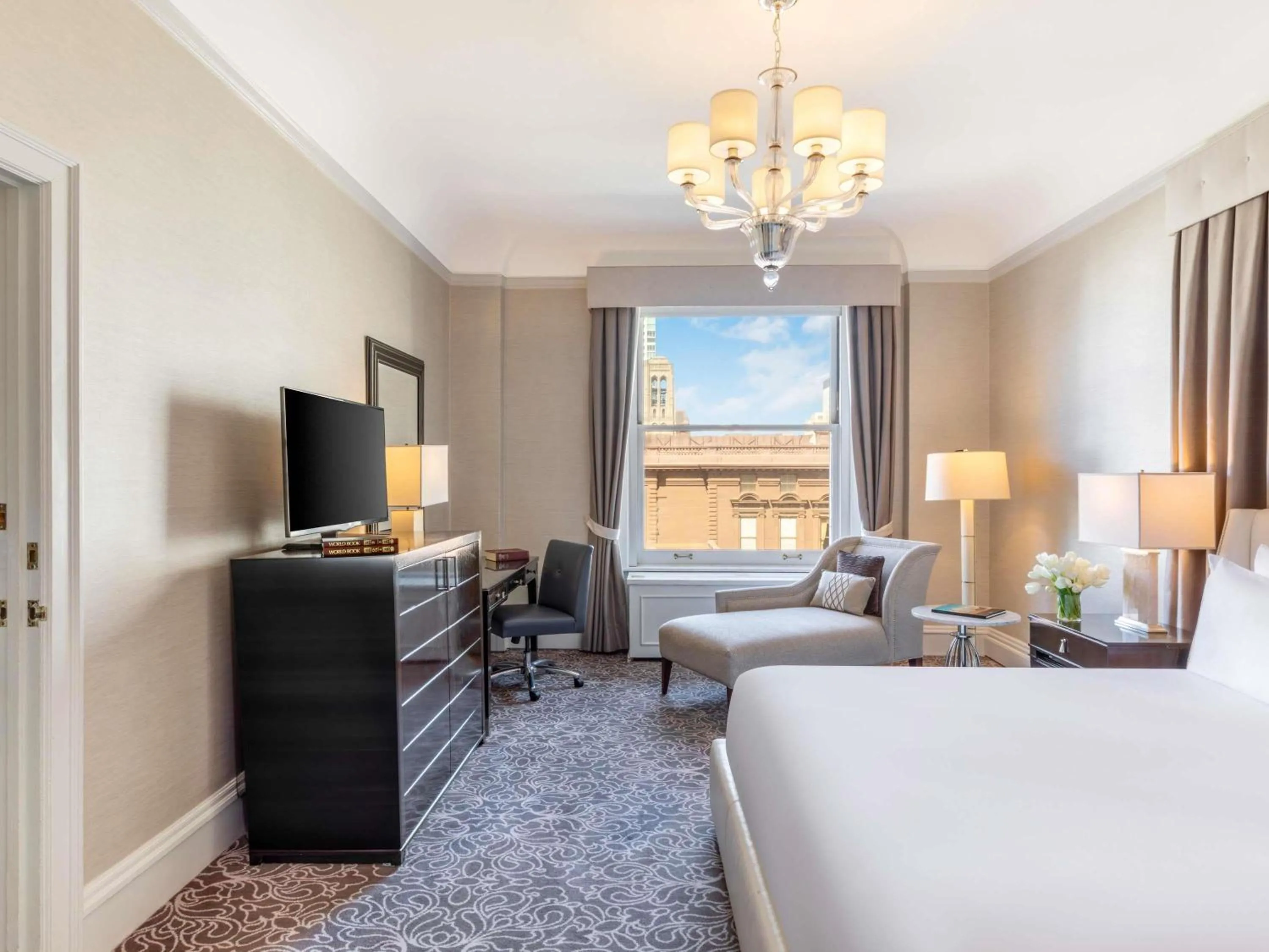 Cambridge Legacy One-Bedroom King Suite  in Fairmont San Francisco