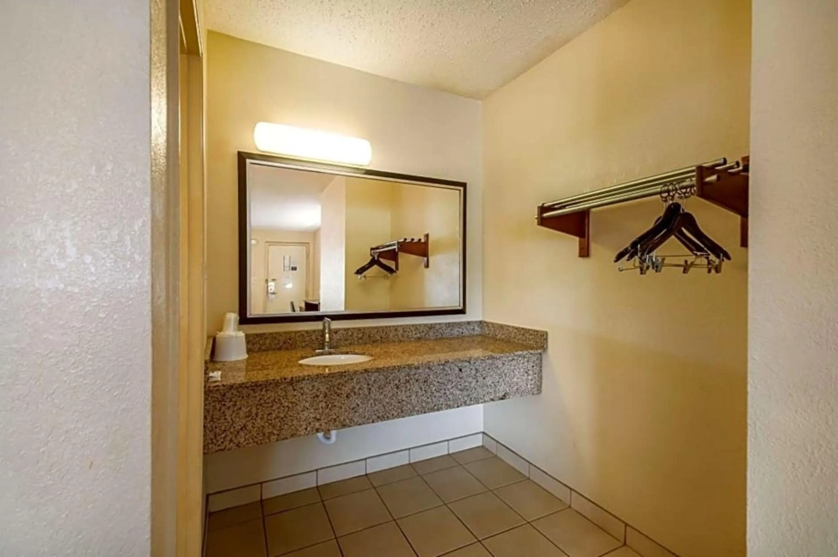 Double Room - Smoking in Motel 6-Washington, DC