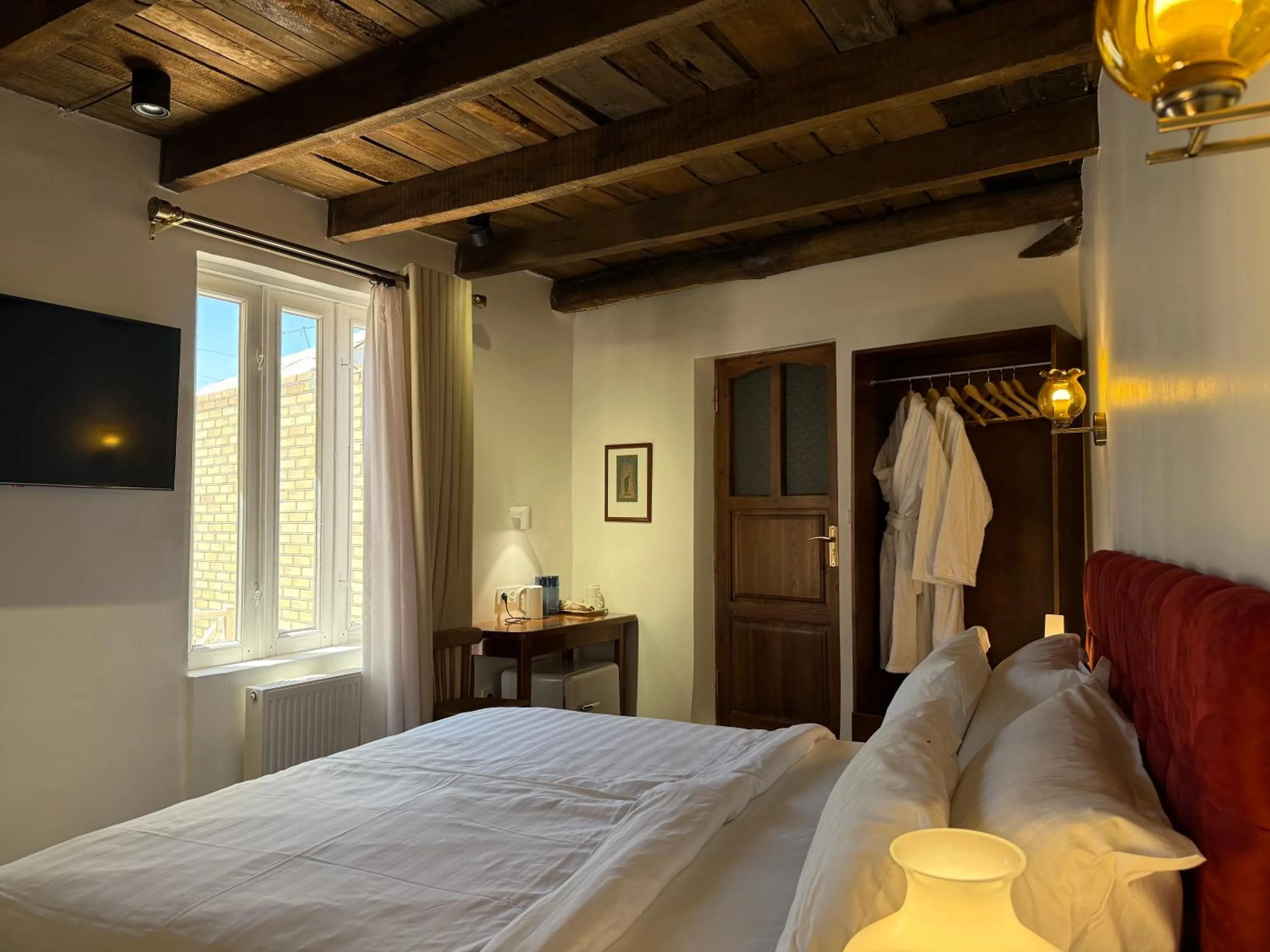 Deluxe Double or Twin Room with Balcony - single occupancy in Usman Heritage