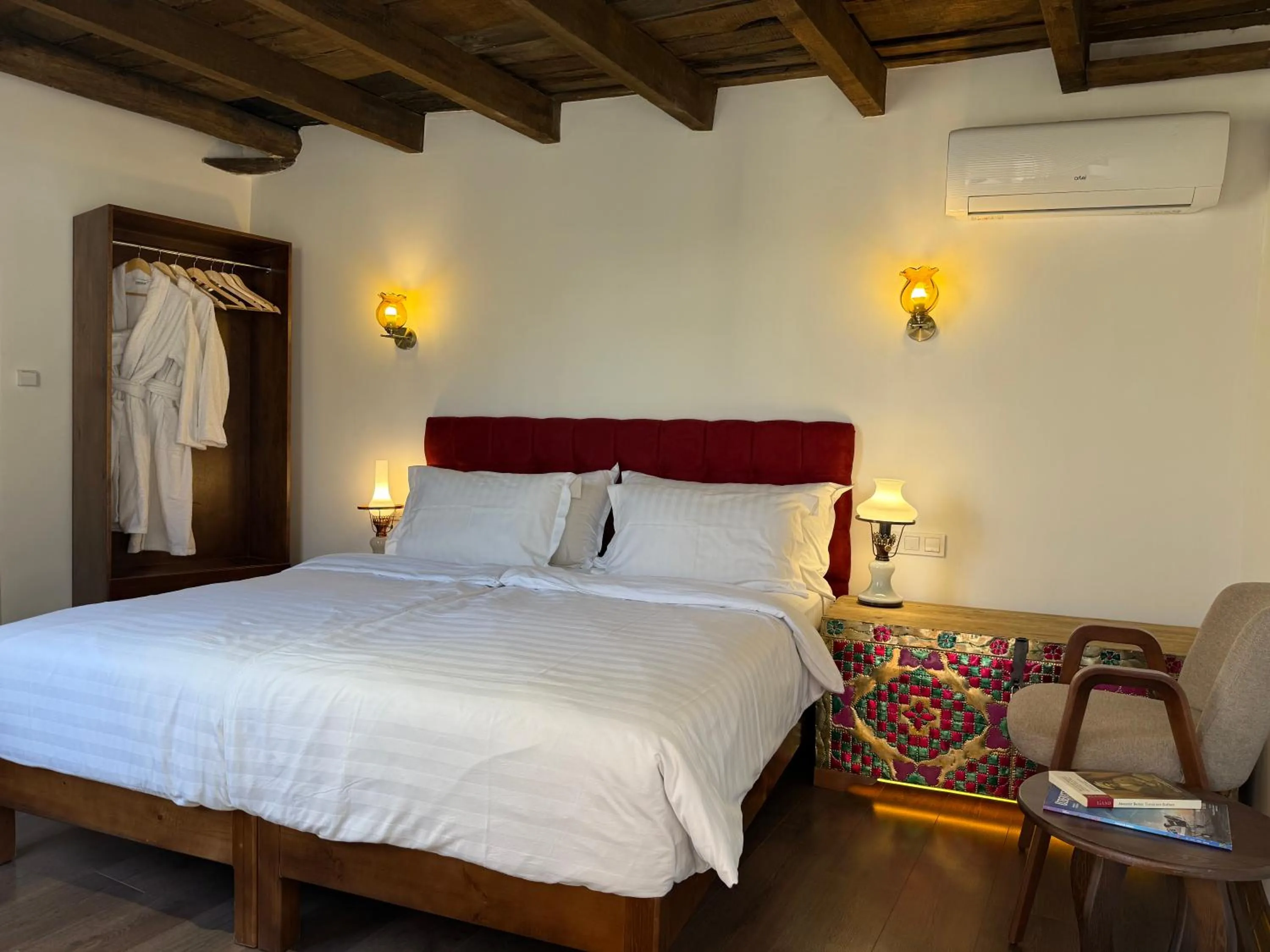 Deluxe Double or Twin Room with Balcony - single occupancy in Usman Heritage