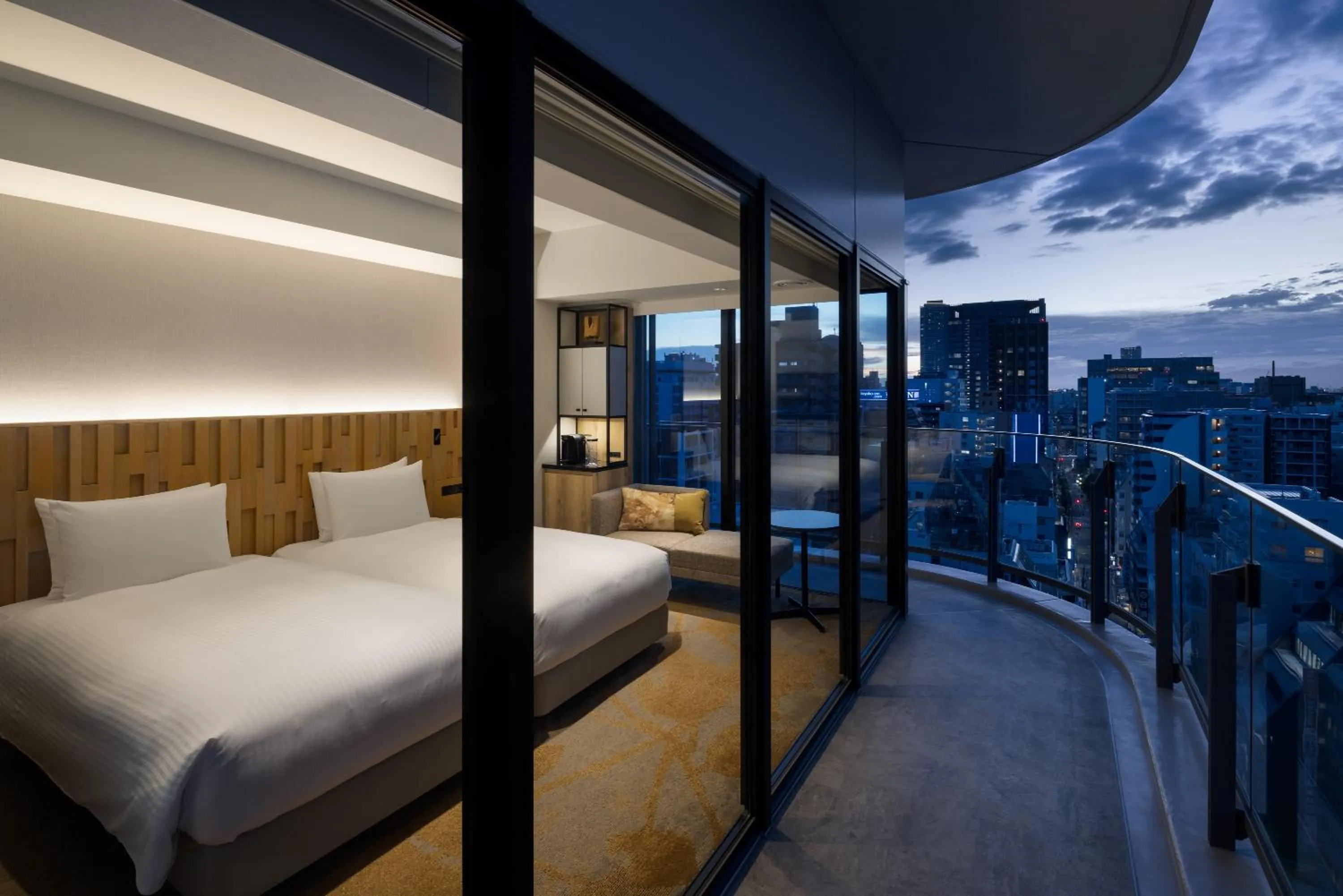 (3rd-8th Floor) Standard Floor Corner Twin Room with Wide View in Miyako City Osaka Hommachi