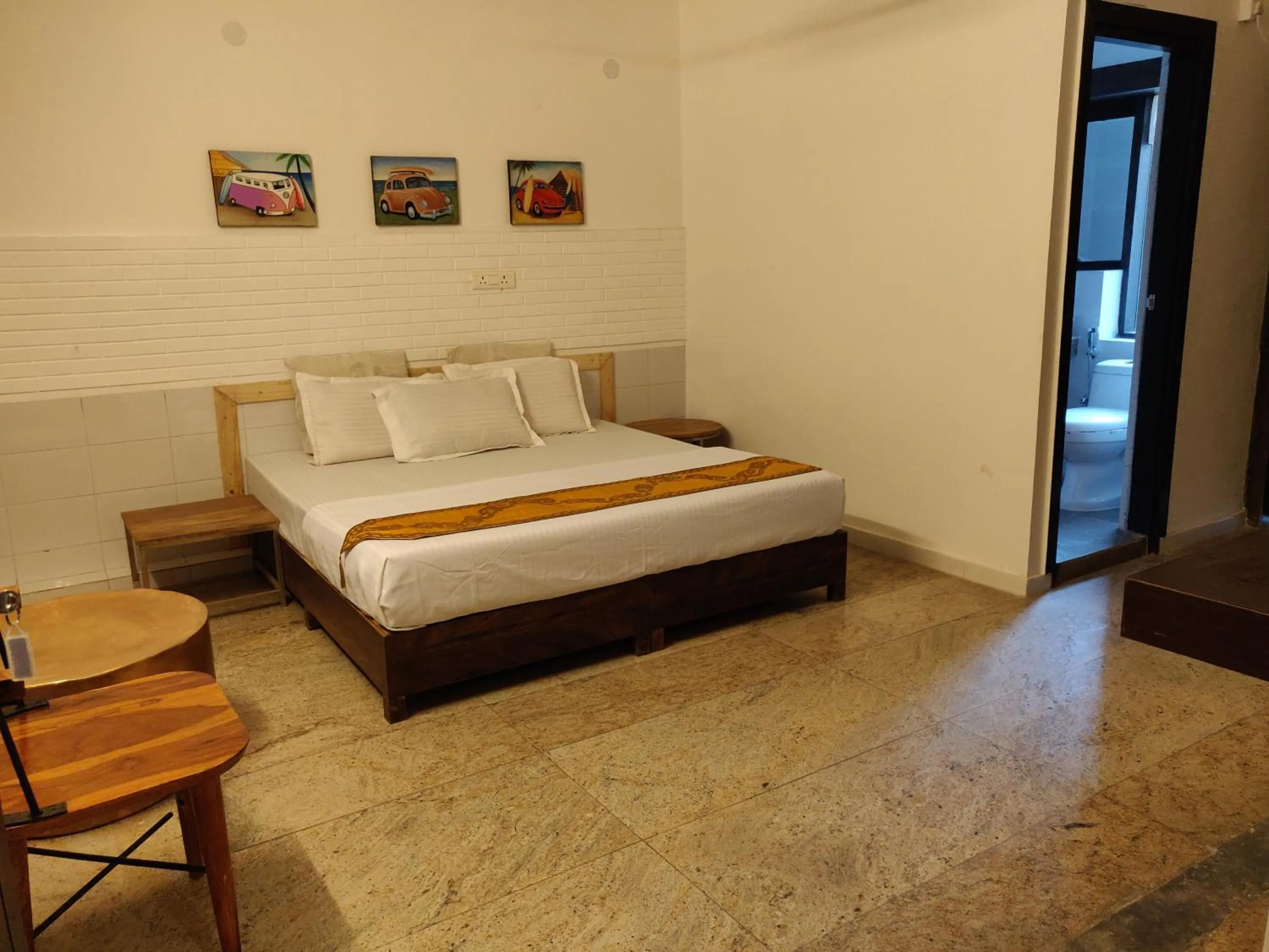 Deluxe Room in Aakritii Hotels
