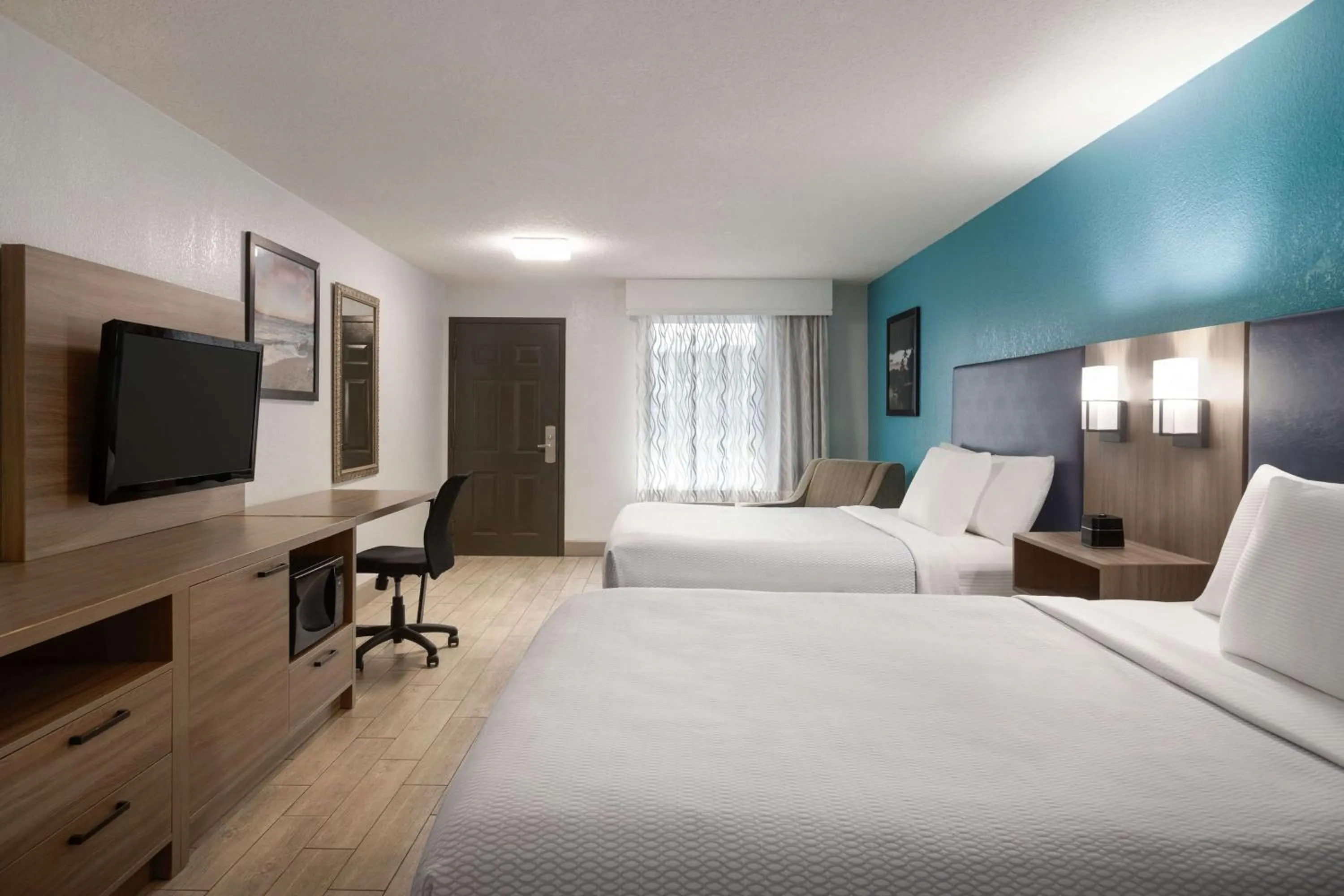 2 Queen Beds, Mobility Accessible, Bathtub w/Grab Bars, City View, Non-Smoking in La Quinta by Wyndham Oceanfront Daytona Beach