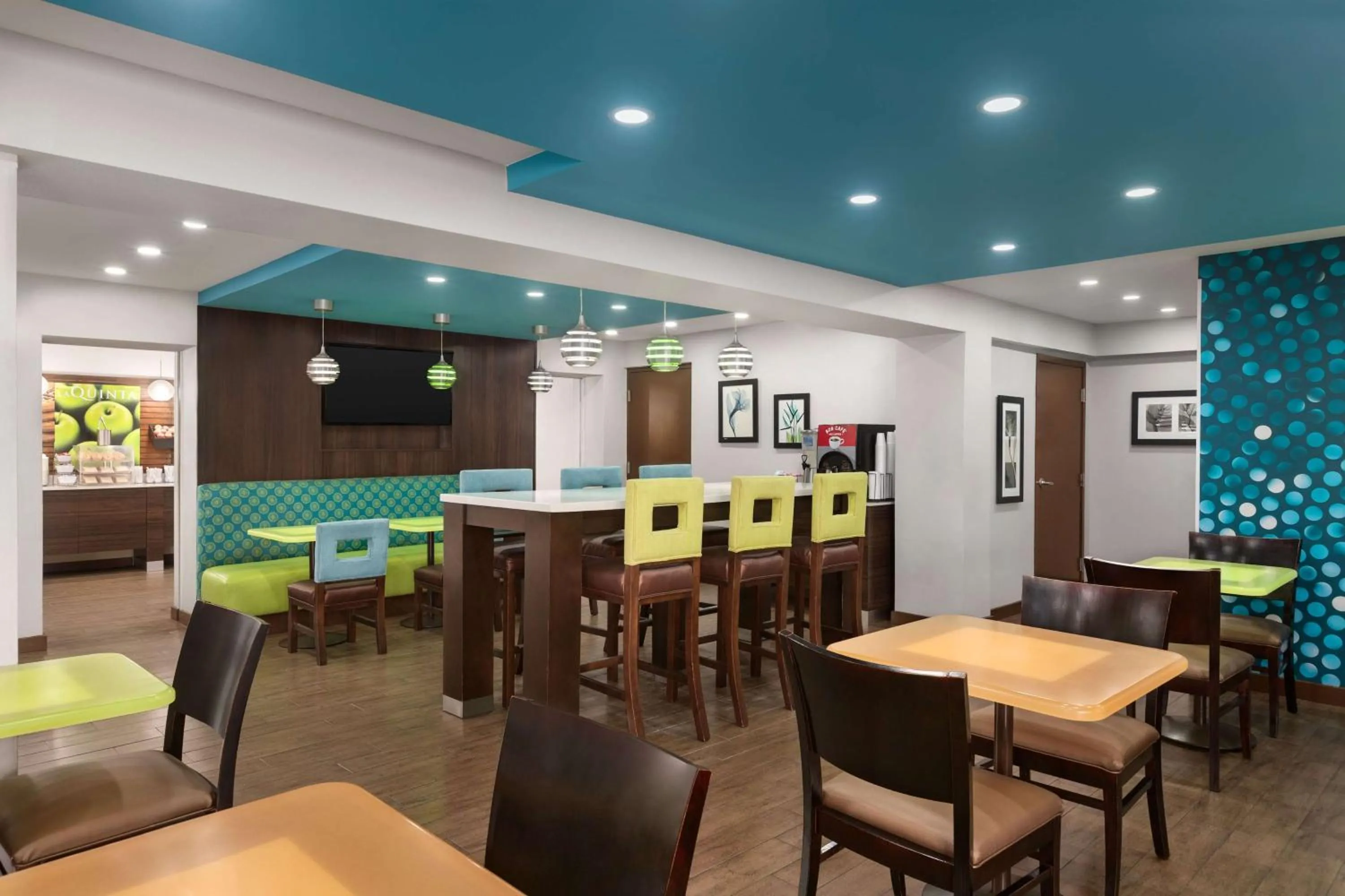 Breakfast in La Quinta by Wyndham Oceanfront Daytona Beach