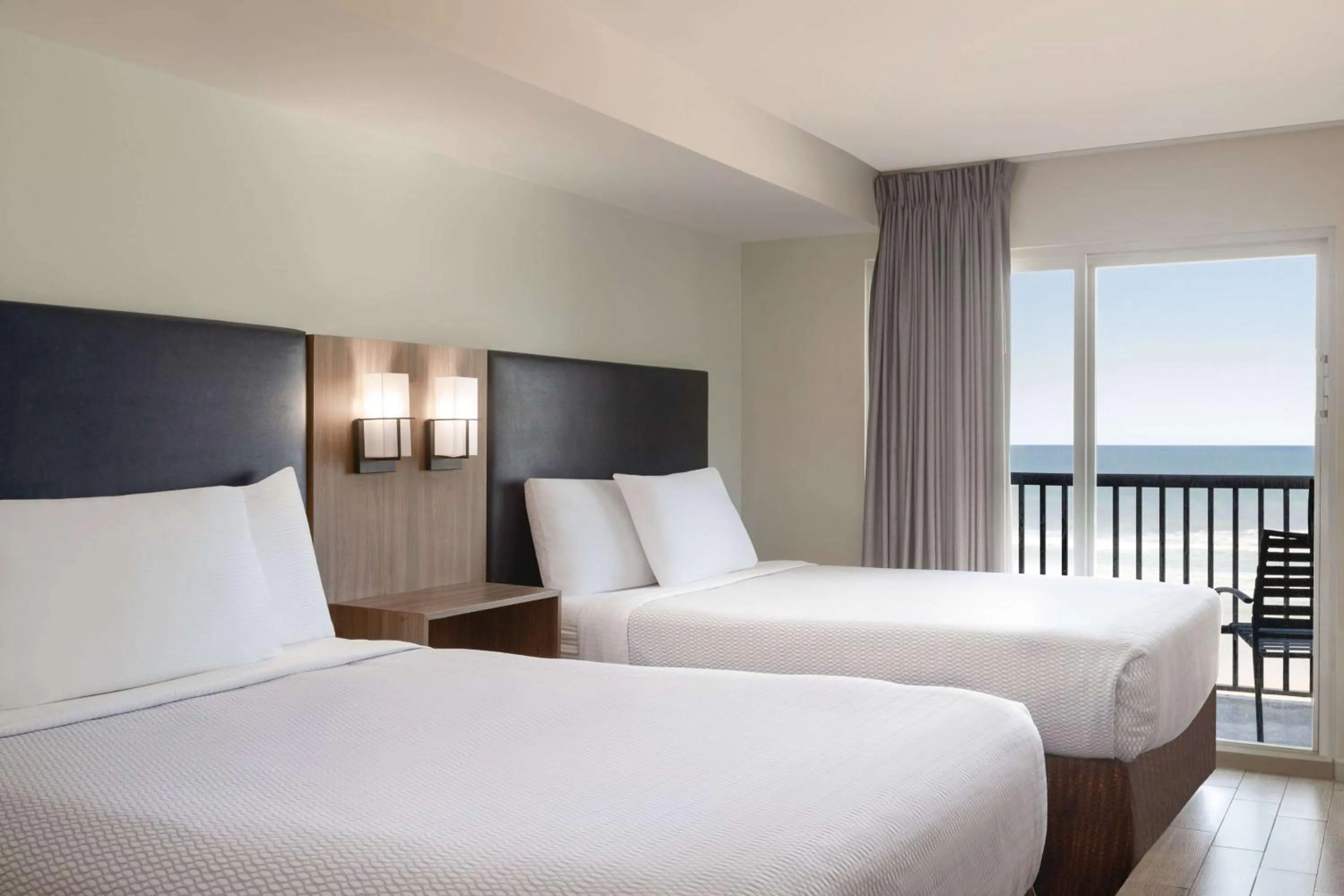 Oceanfront Queen Suite with Sofa - Non-Smoking in La Quinta by Wyndham Oceanfront Daytona Beach