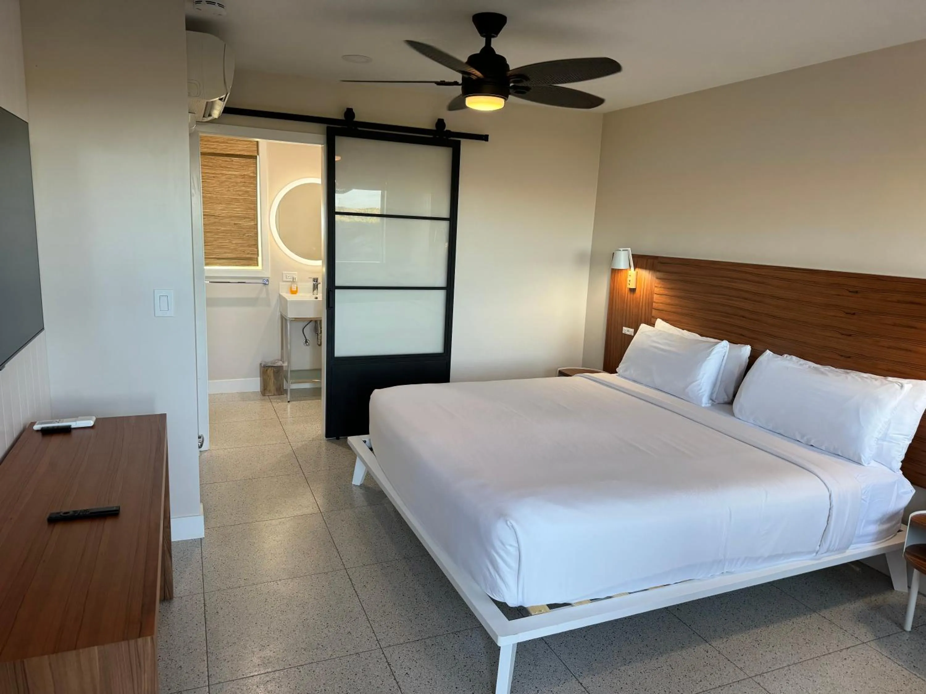 Deluxe King Room in Kohea Kai Hotel Maui