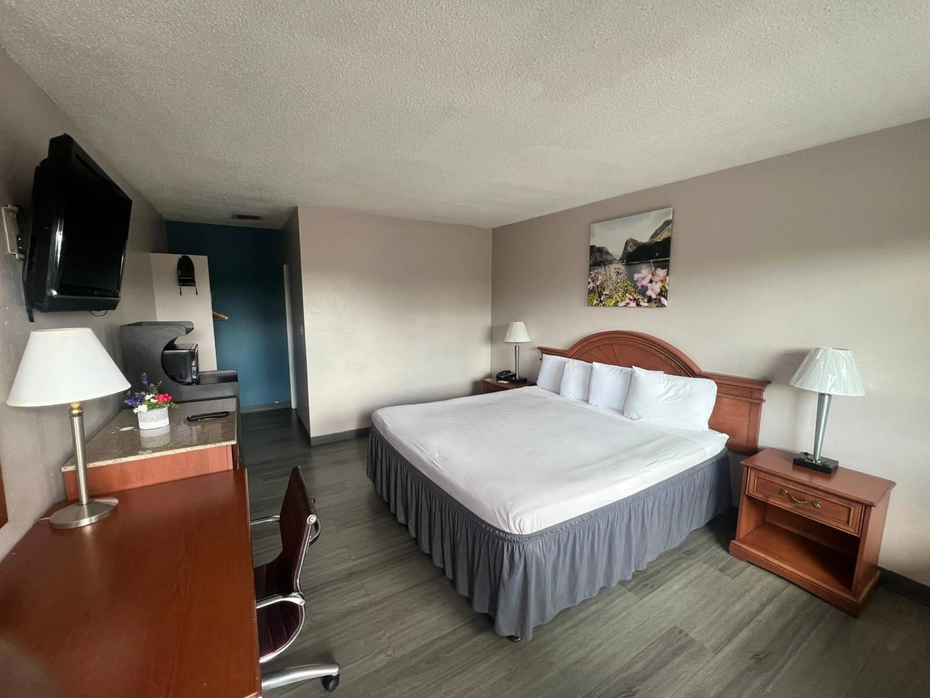 King Room in University Inn Chico