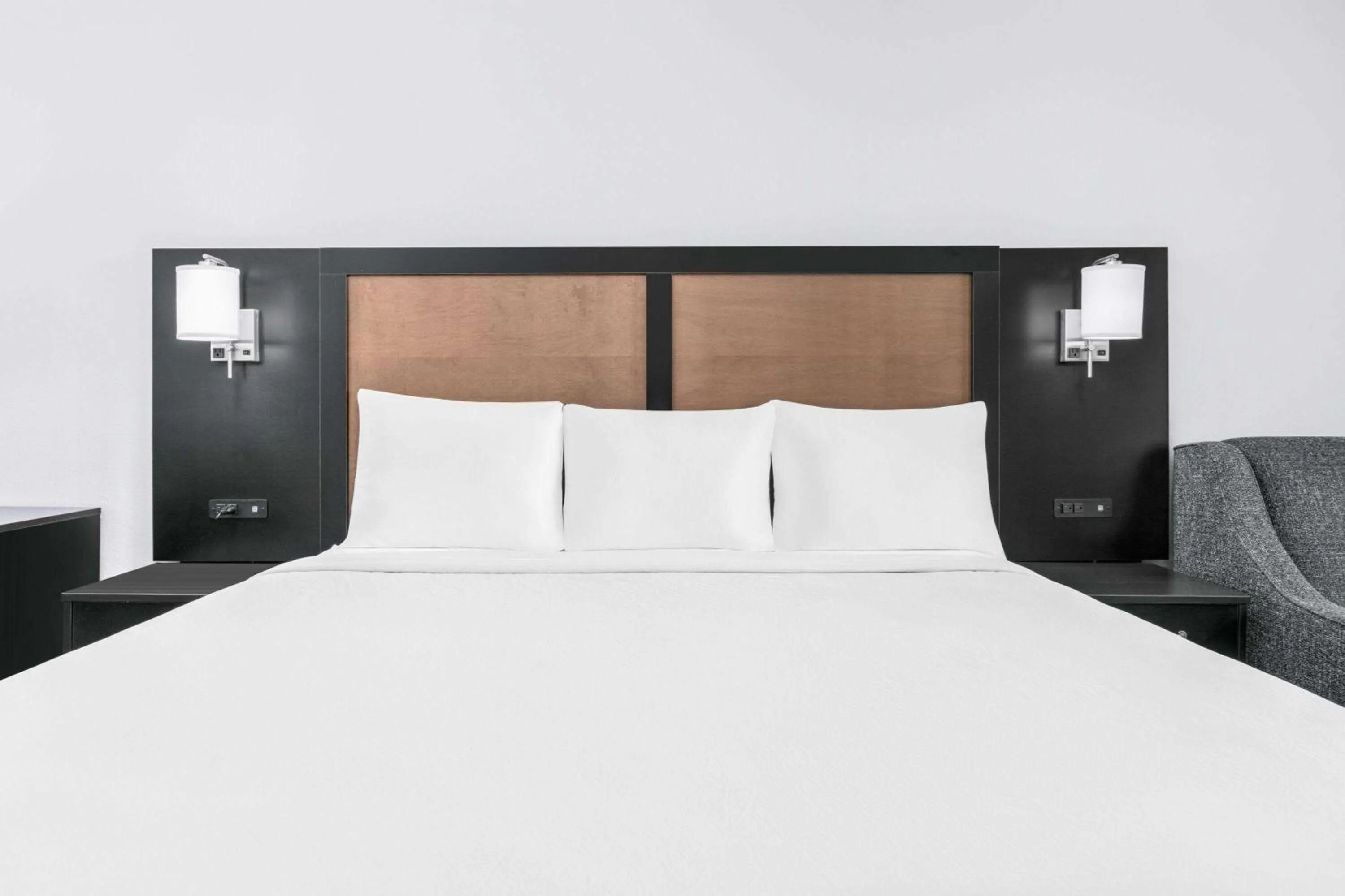 King Suite - Non-Smoking in Baymont by Wyndham Austin University Area