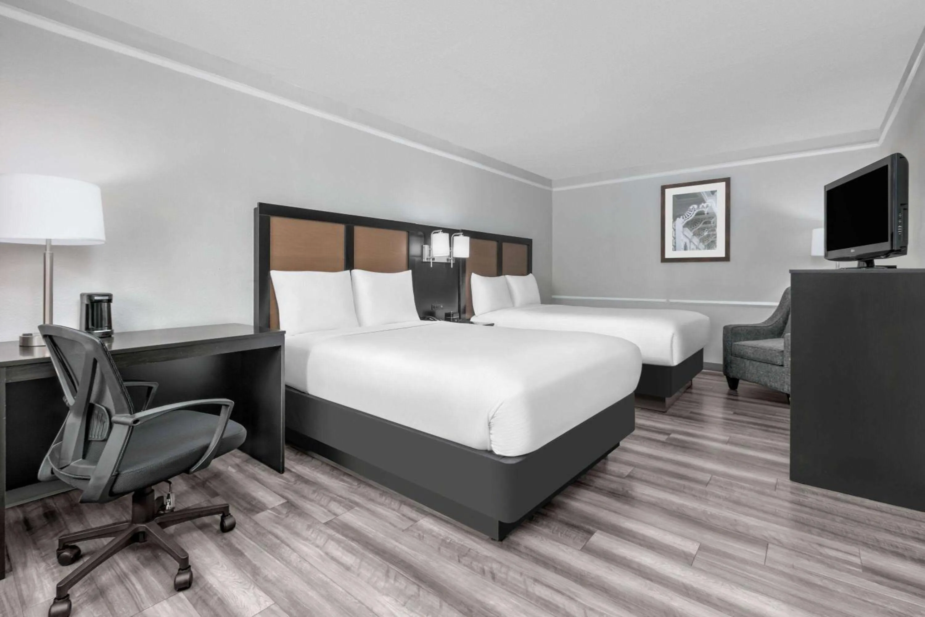 Double Room with Two Double Beds and Tub with Grab Bars - Mobility/Hearing Accessible/Non-Smoking in Baymont by Wyndham Austin University Area