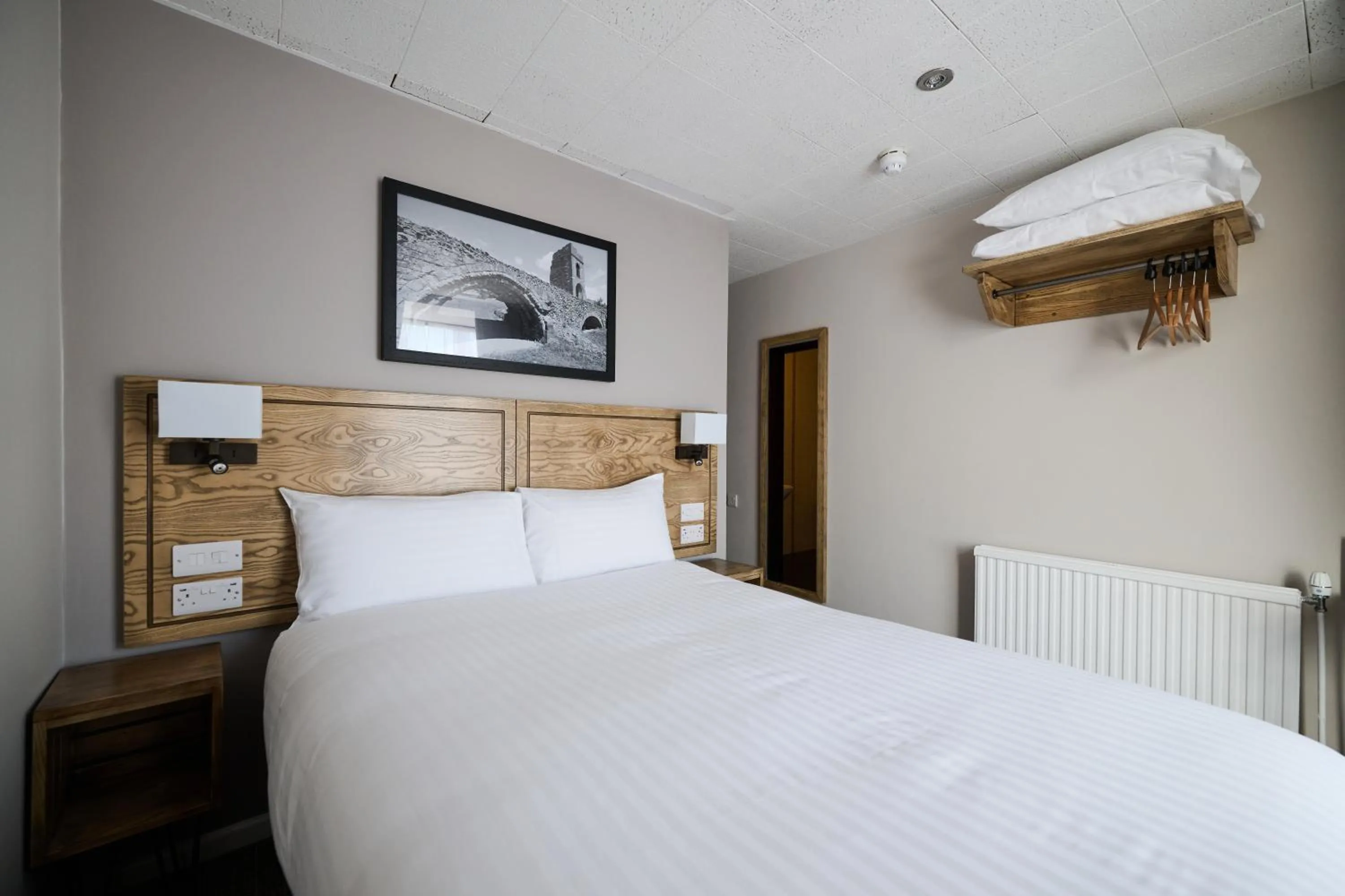 Budget Double Room in White Hart, Exeter by Marston's Inns
