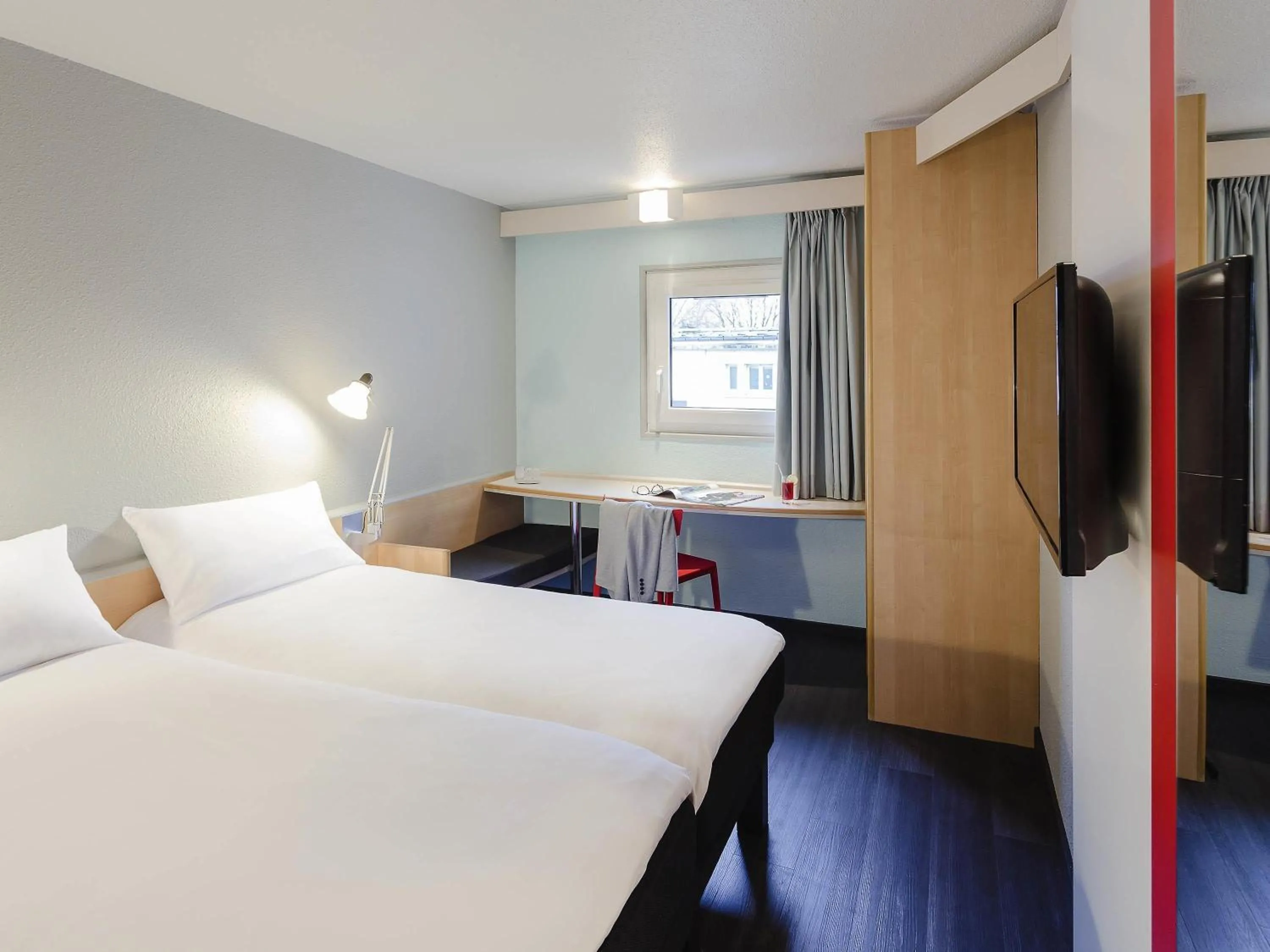 Standard Twin Room in Ibis Bourges Centre, Hôtel Restaurant