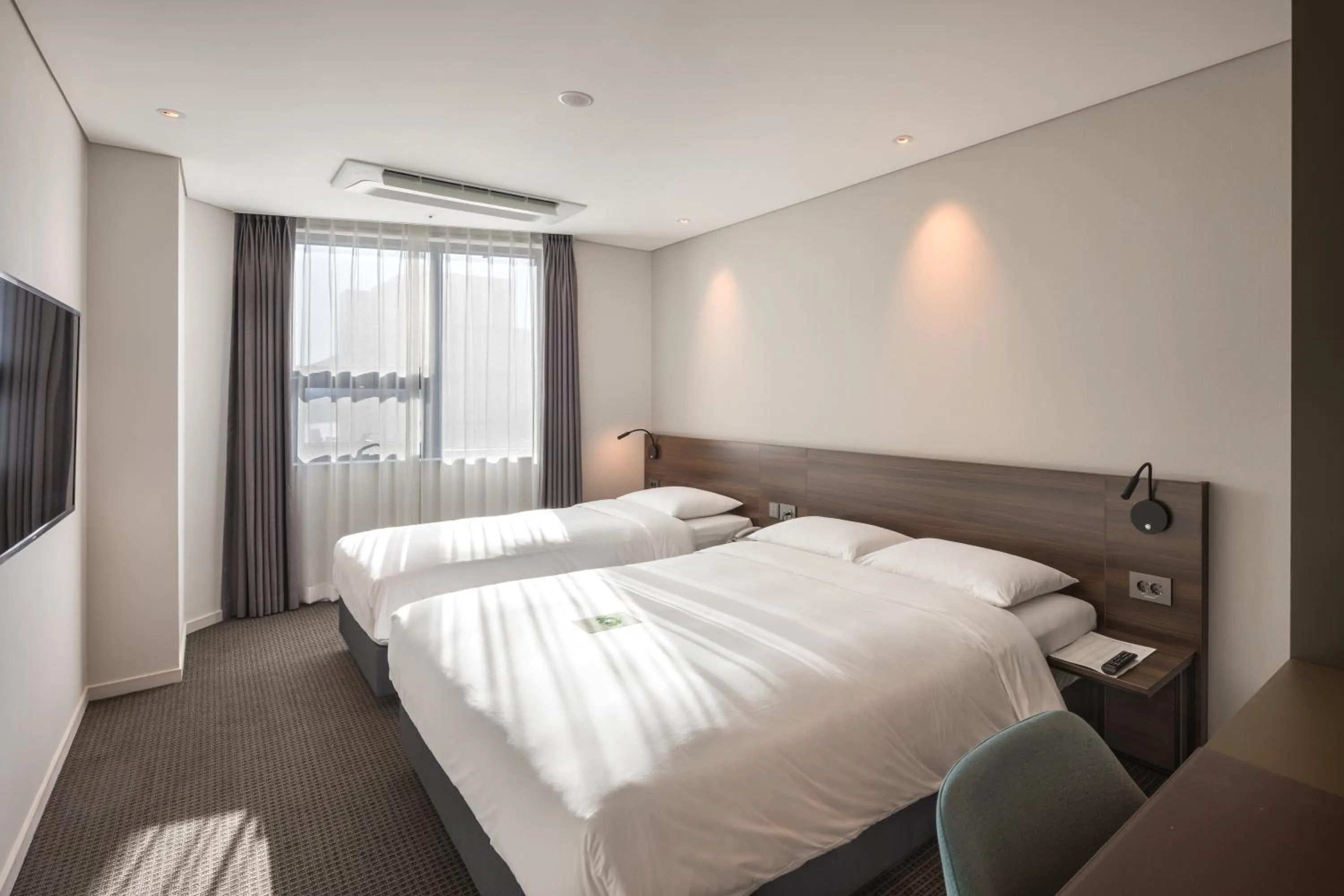 Deluxe Family Twin Room With City View in Grab The Ocean Songdo
