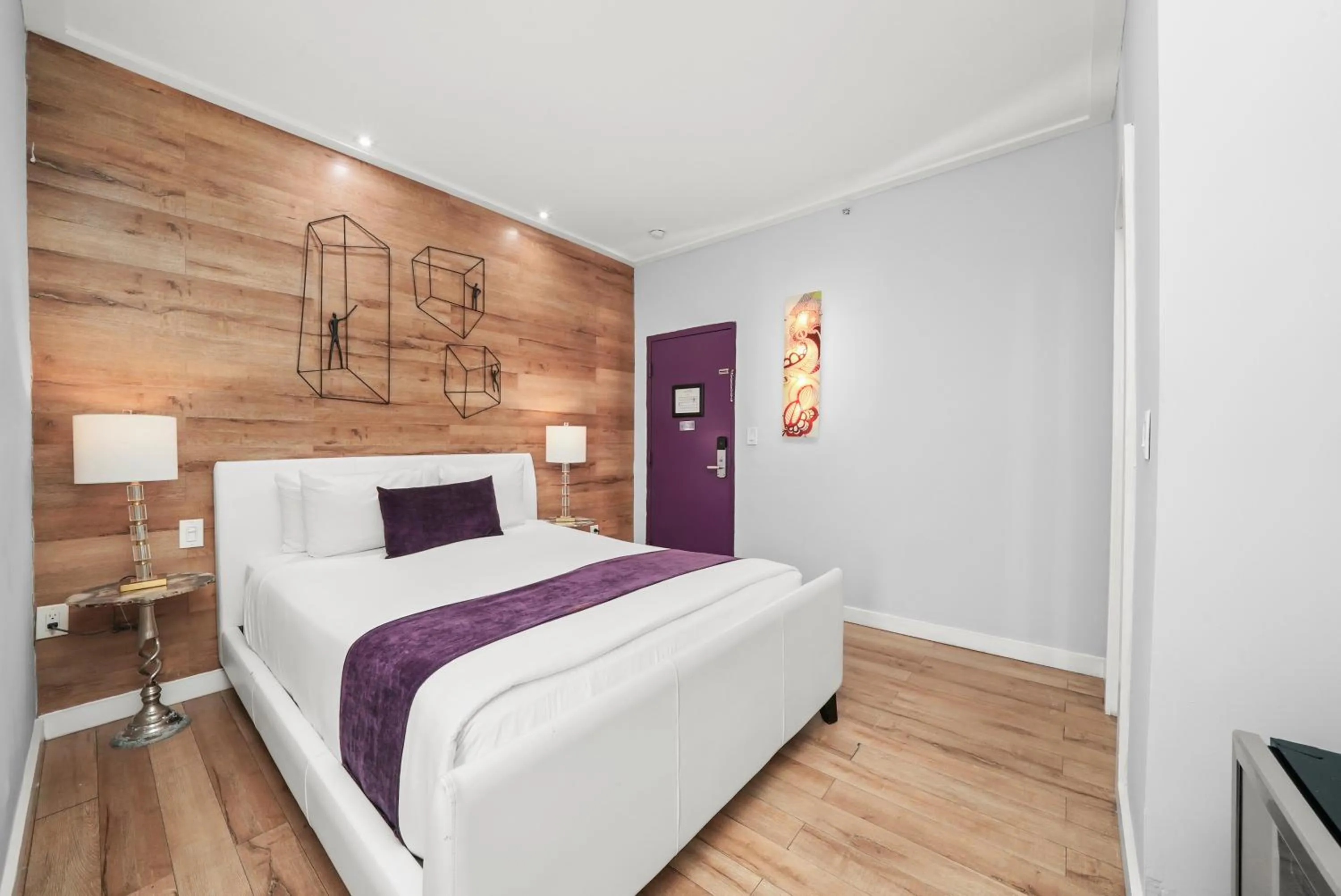 Standard Queen Room in Shelley Hotel