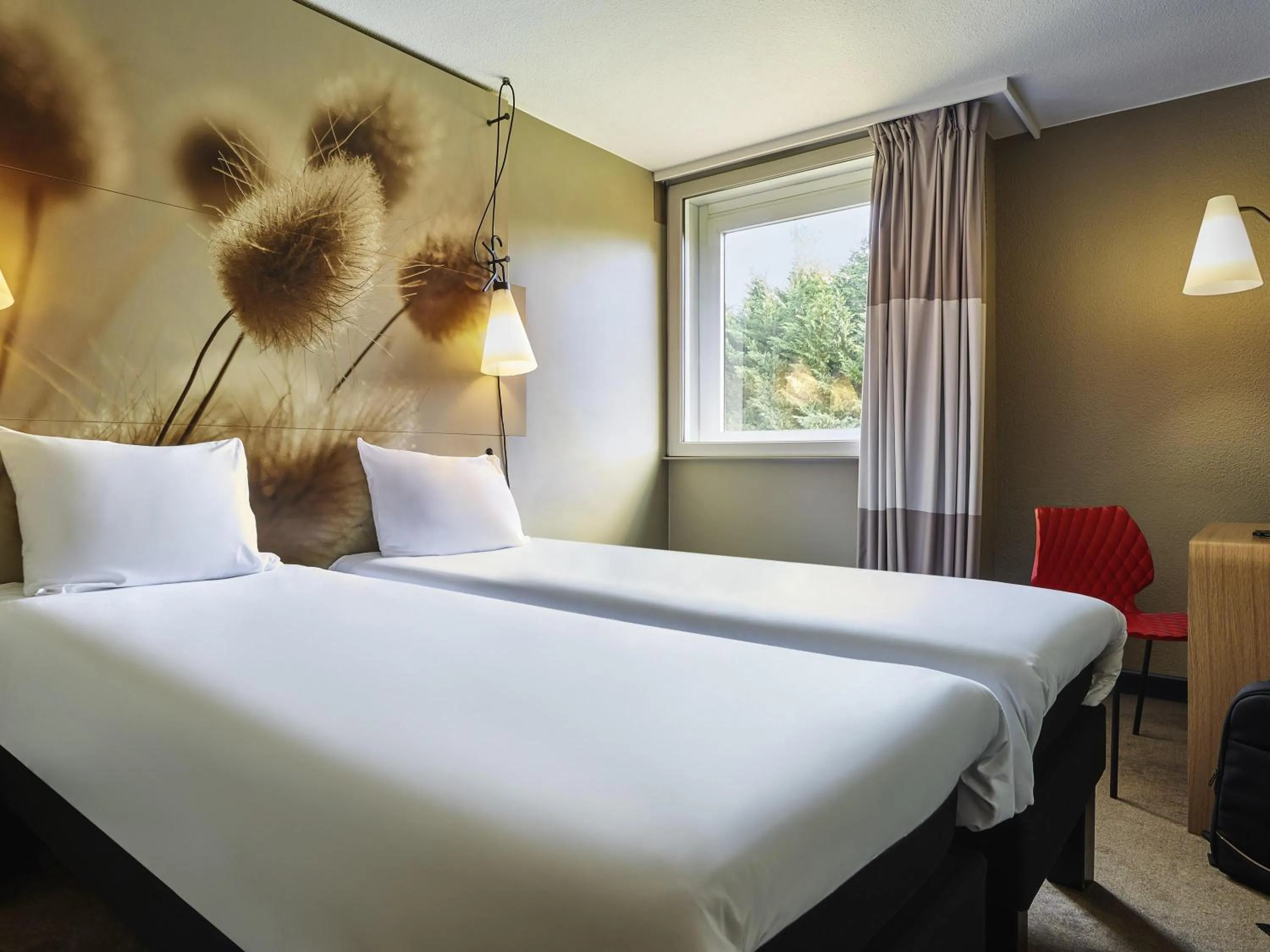 Standard Room with 2 Single Beds in ibis Paris Marne la Vallee Emerainville