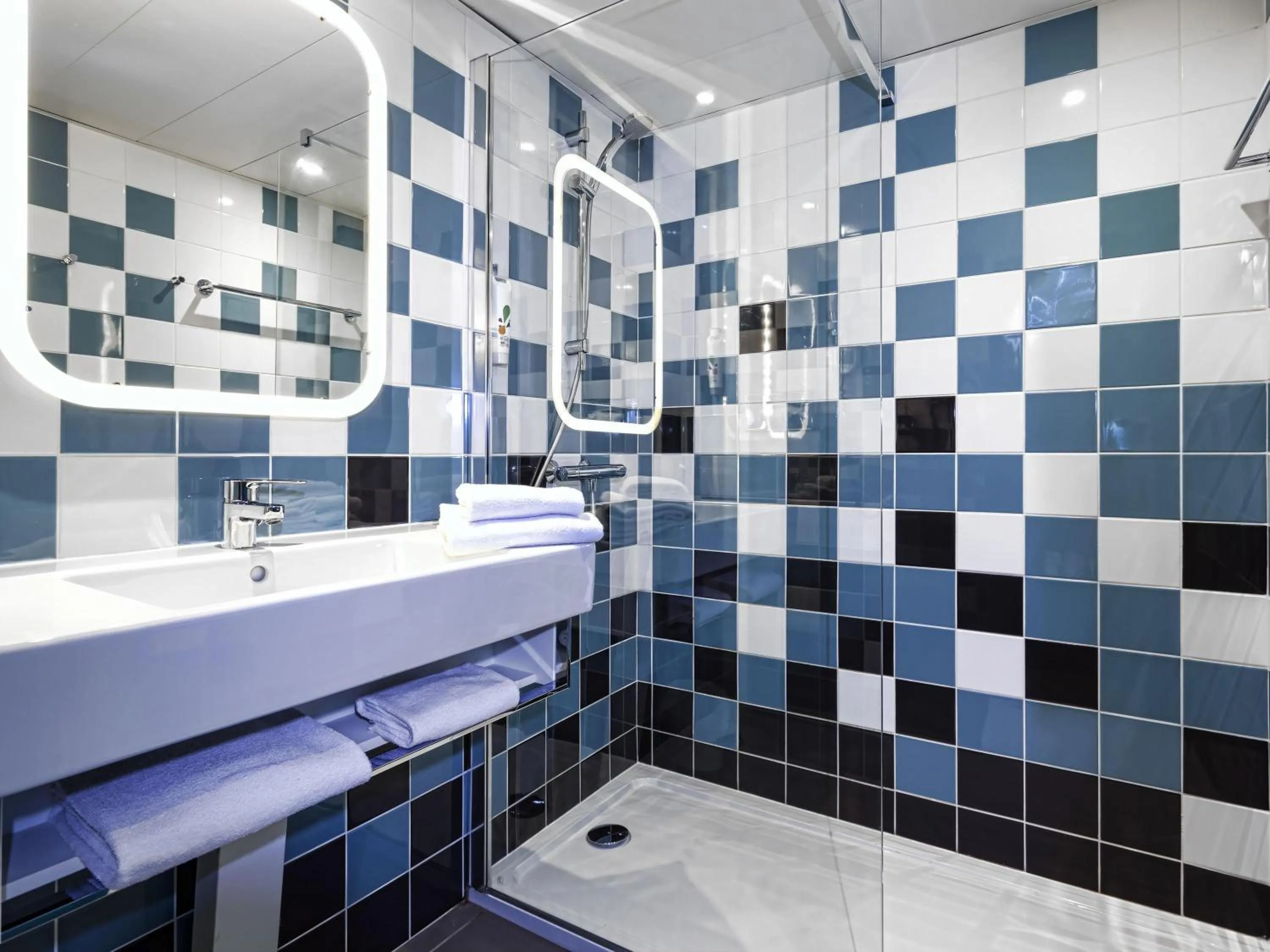 Comfort Double Room with 1 double bed in ibis Styles Avignon Sud