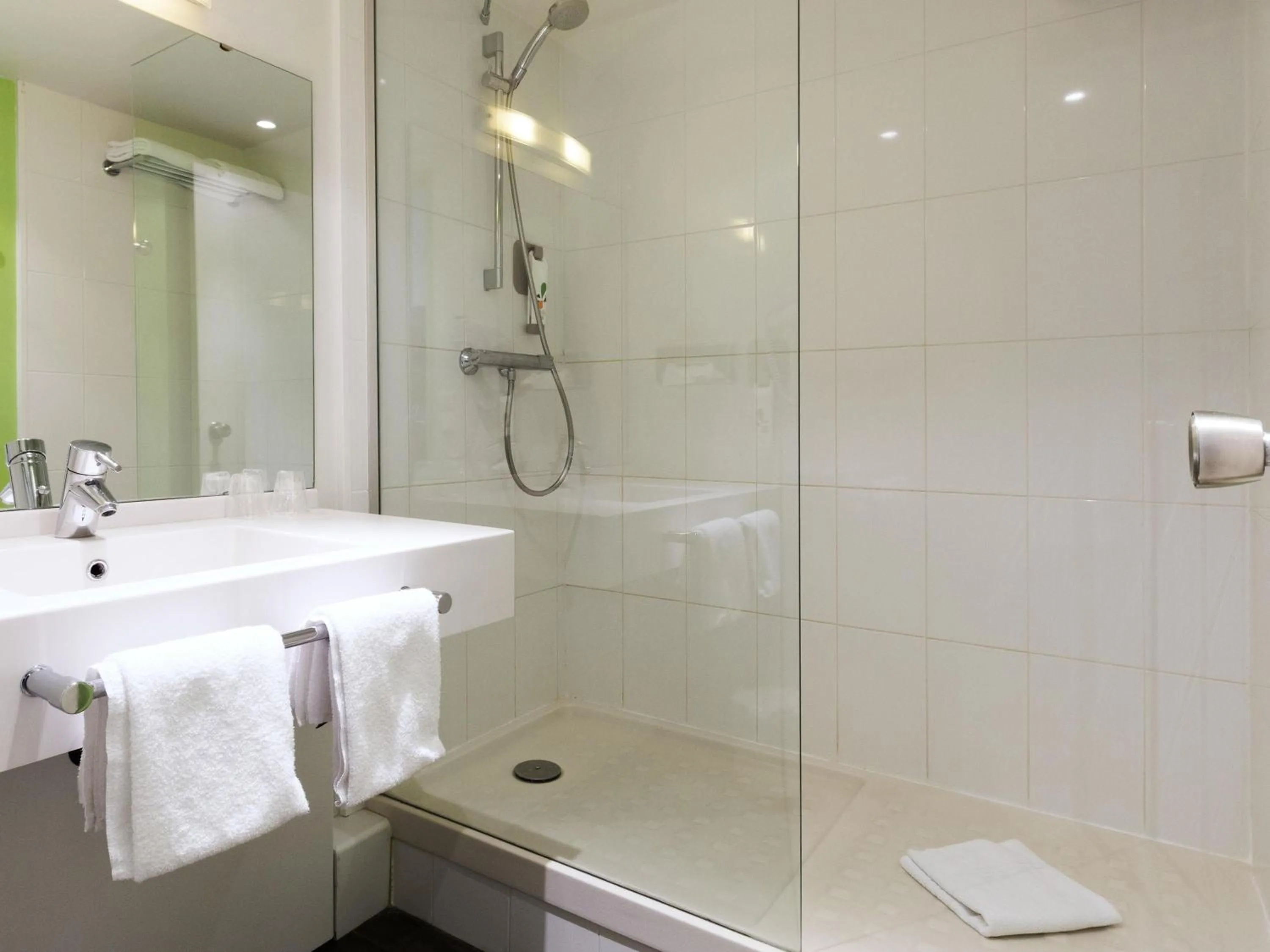 Standard Double Room with Sofa Bed in ibis Styles Angoulême Nord - hôtel restaurant