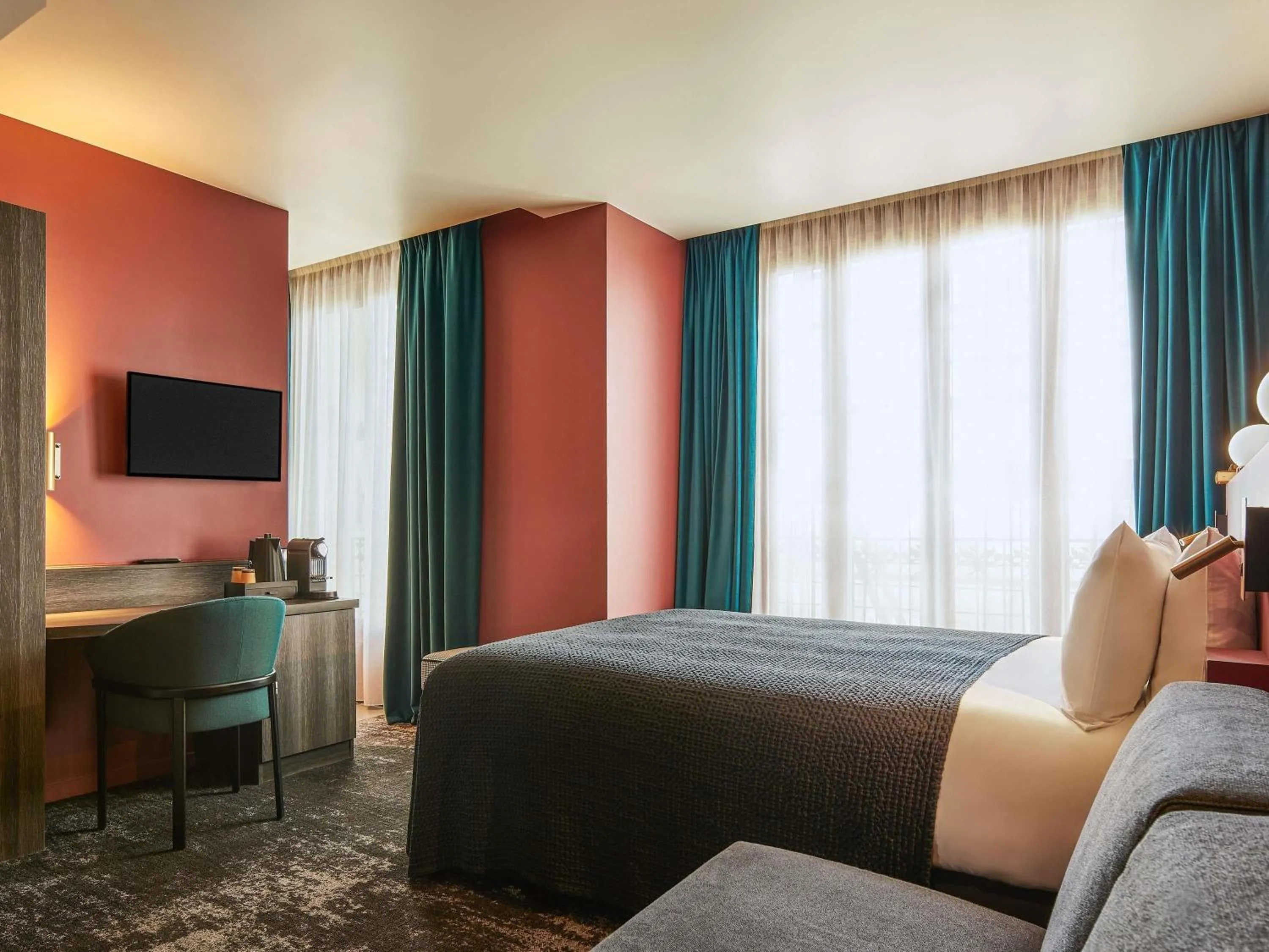 Privilege Double Room in Mercure Paris Tour Eiffel Pont Mirabeau