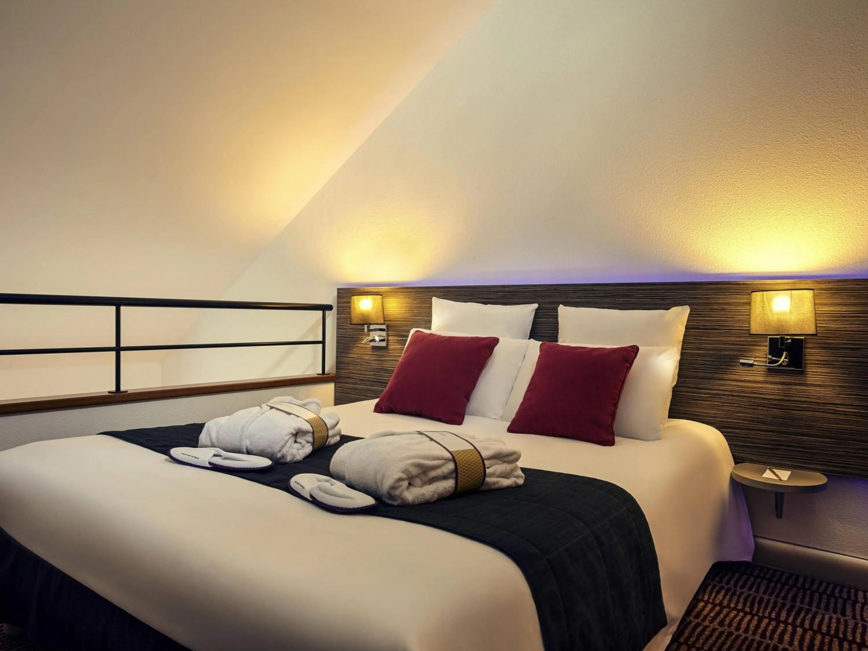 Duplex Privilege Room with a double bed and single sofa bed in Hotel Mercure Blois Centre