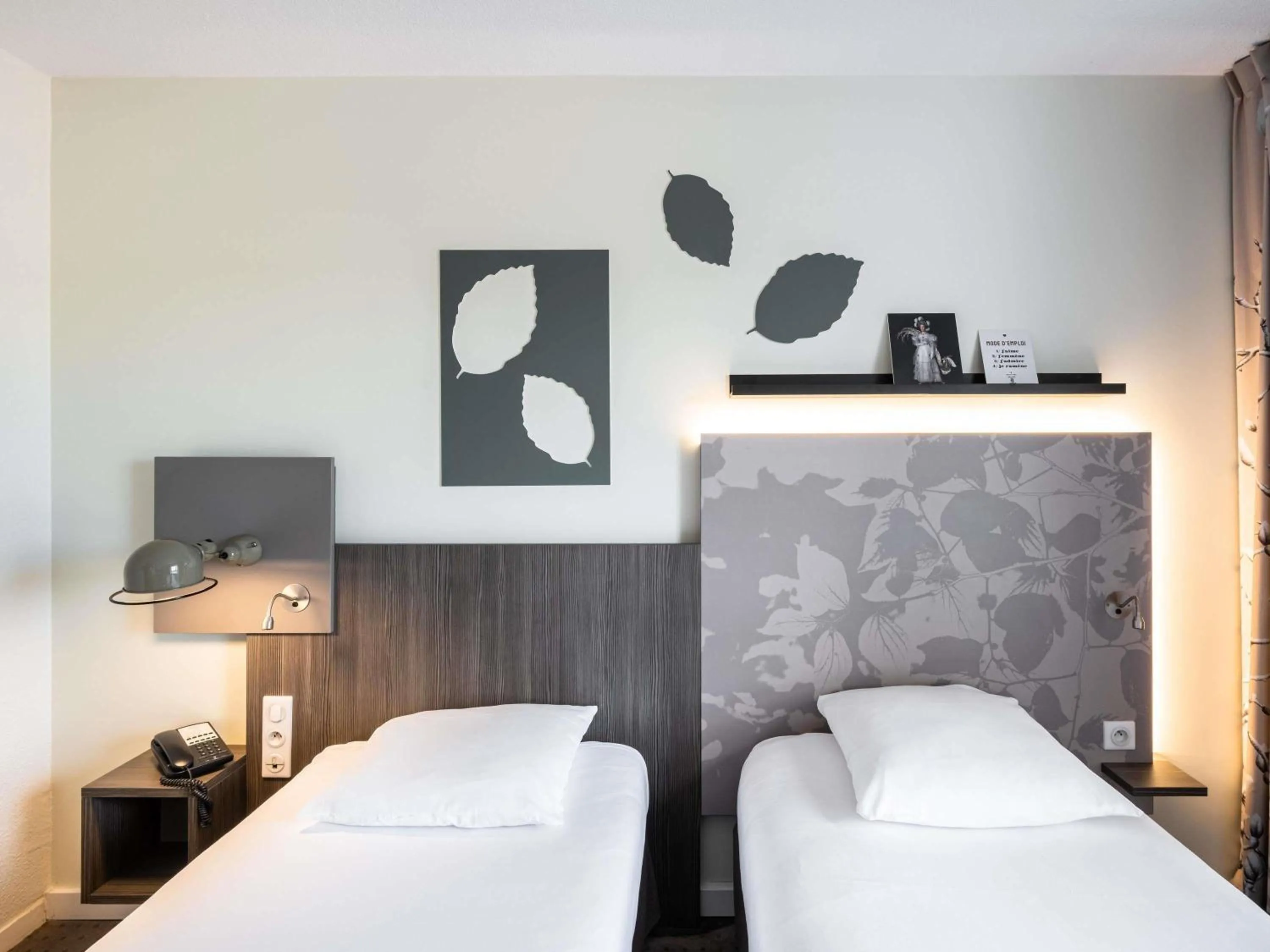 Standard Twin Room in Mercure Compiègne Sud