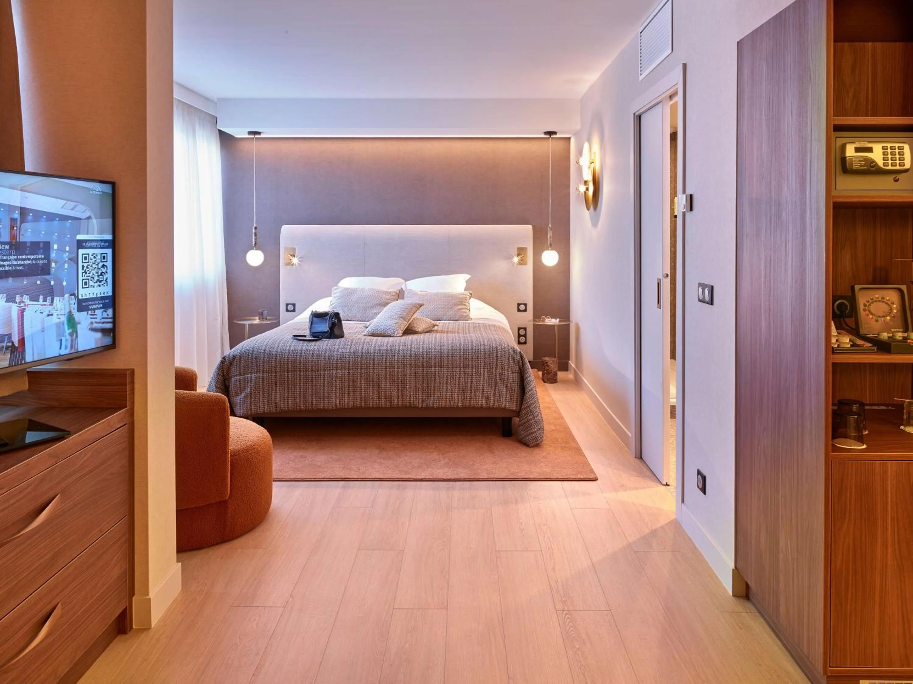 Larger Junior King Suite with Sofa Bed - Street Side/Non-Smoking in Best Western Plus Metz Technopole