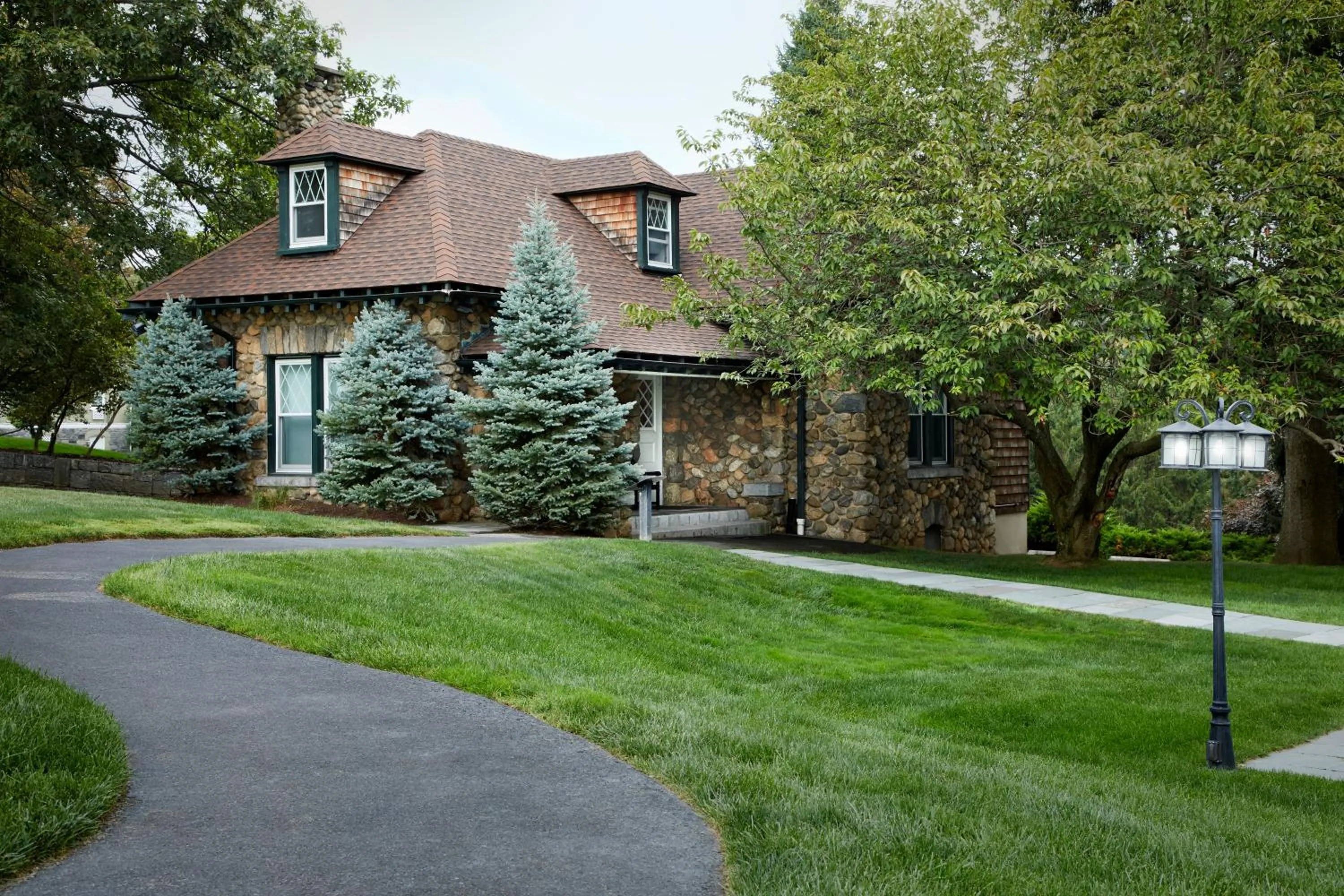 Standard Queen Room in Tarrytown House Estate