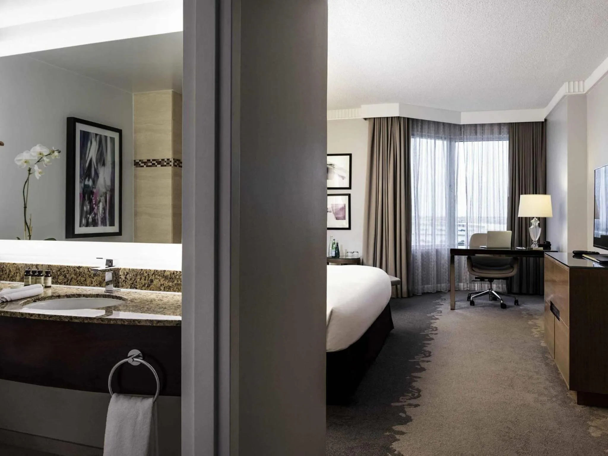 Superior King Room with City View in Pullman Miami Airport