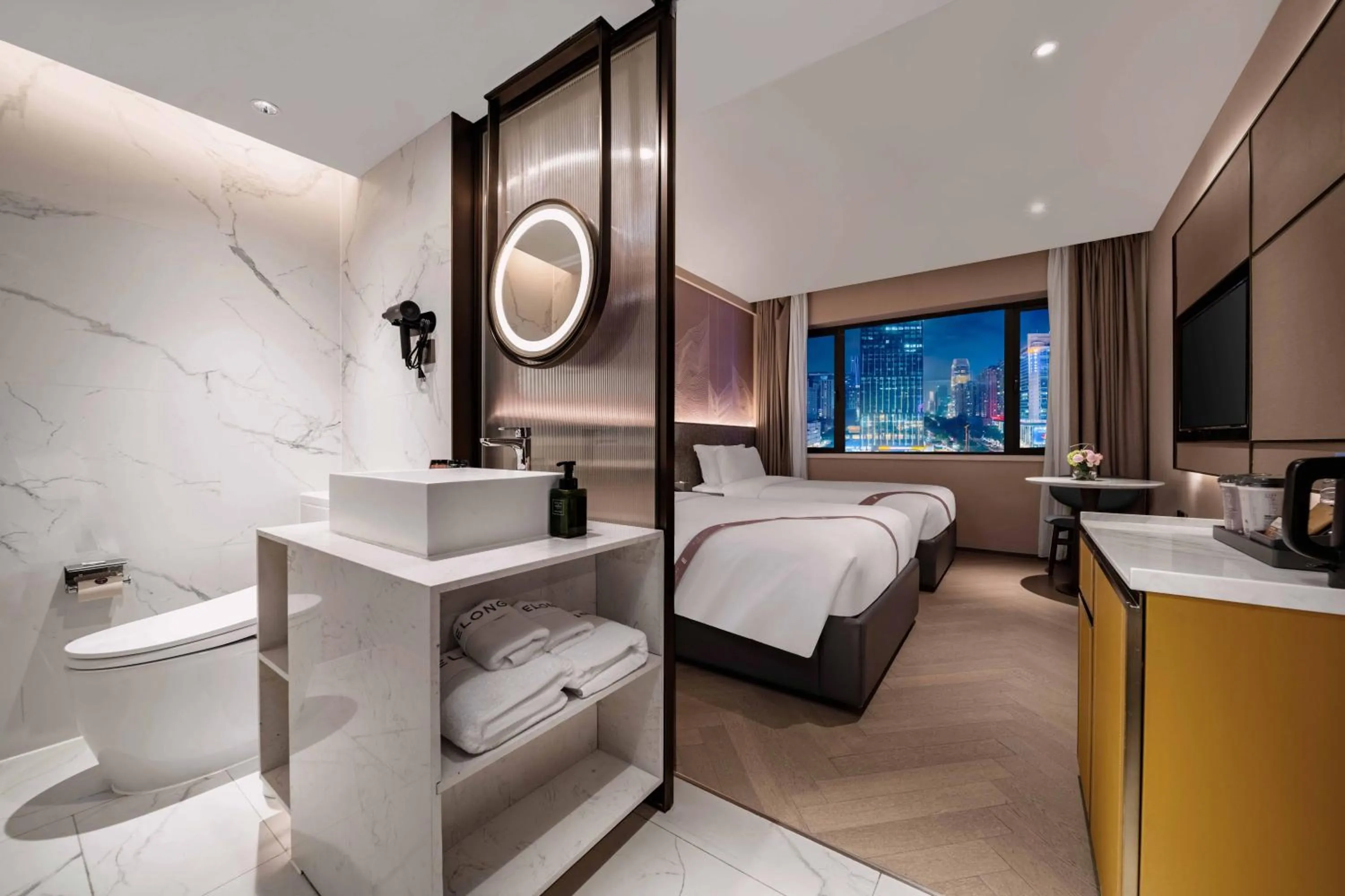 Deluxe City-view Twin Room in Imperial Traders Elong Hotel