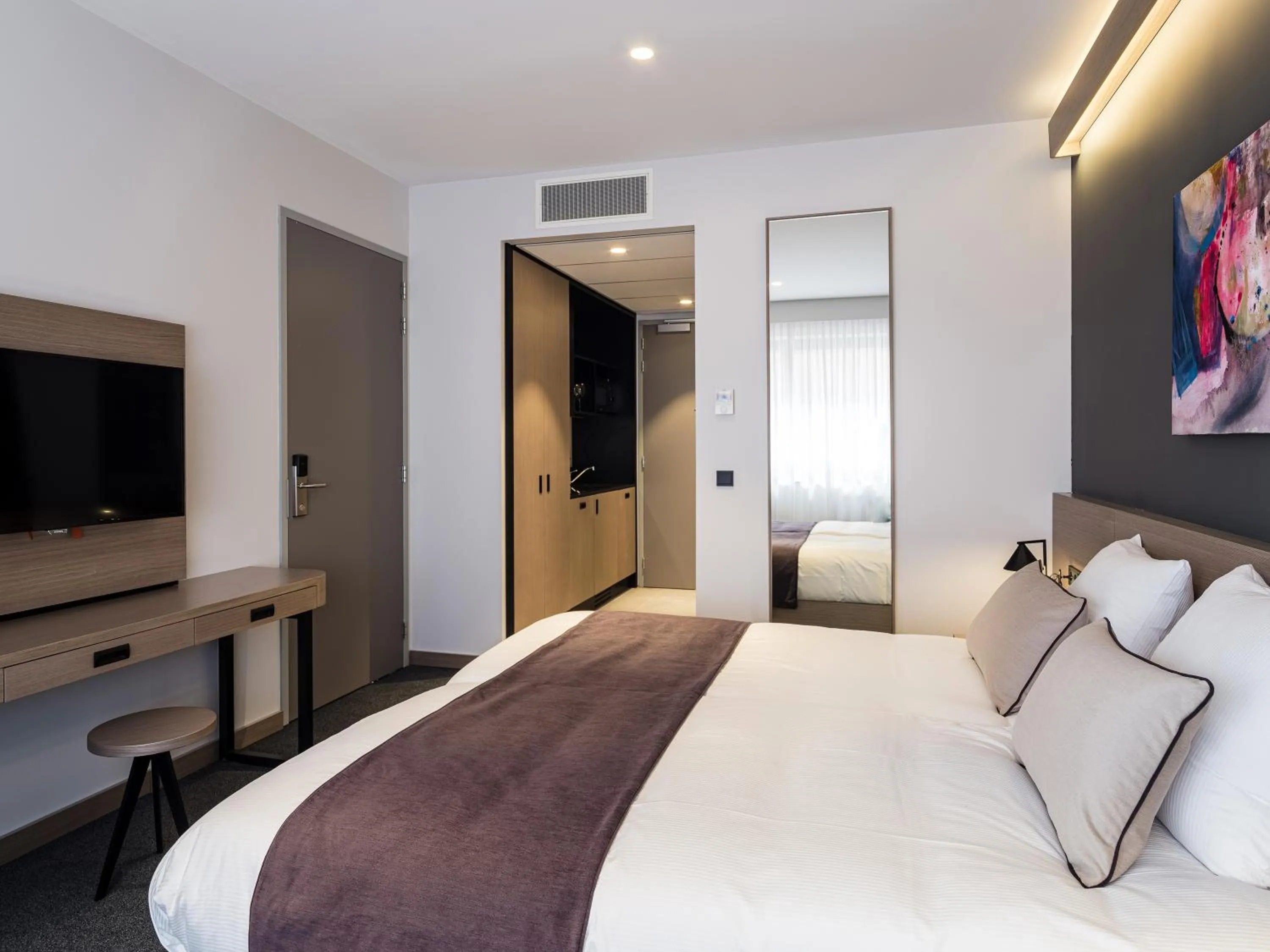 Deluxe King Room with Kitchenette in Executive Residency by Best Western Amsterdam Airport