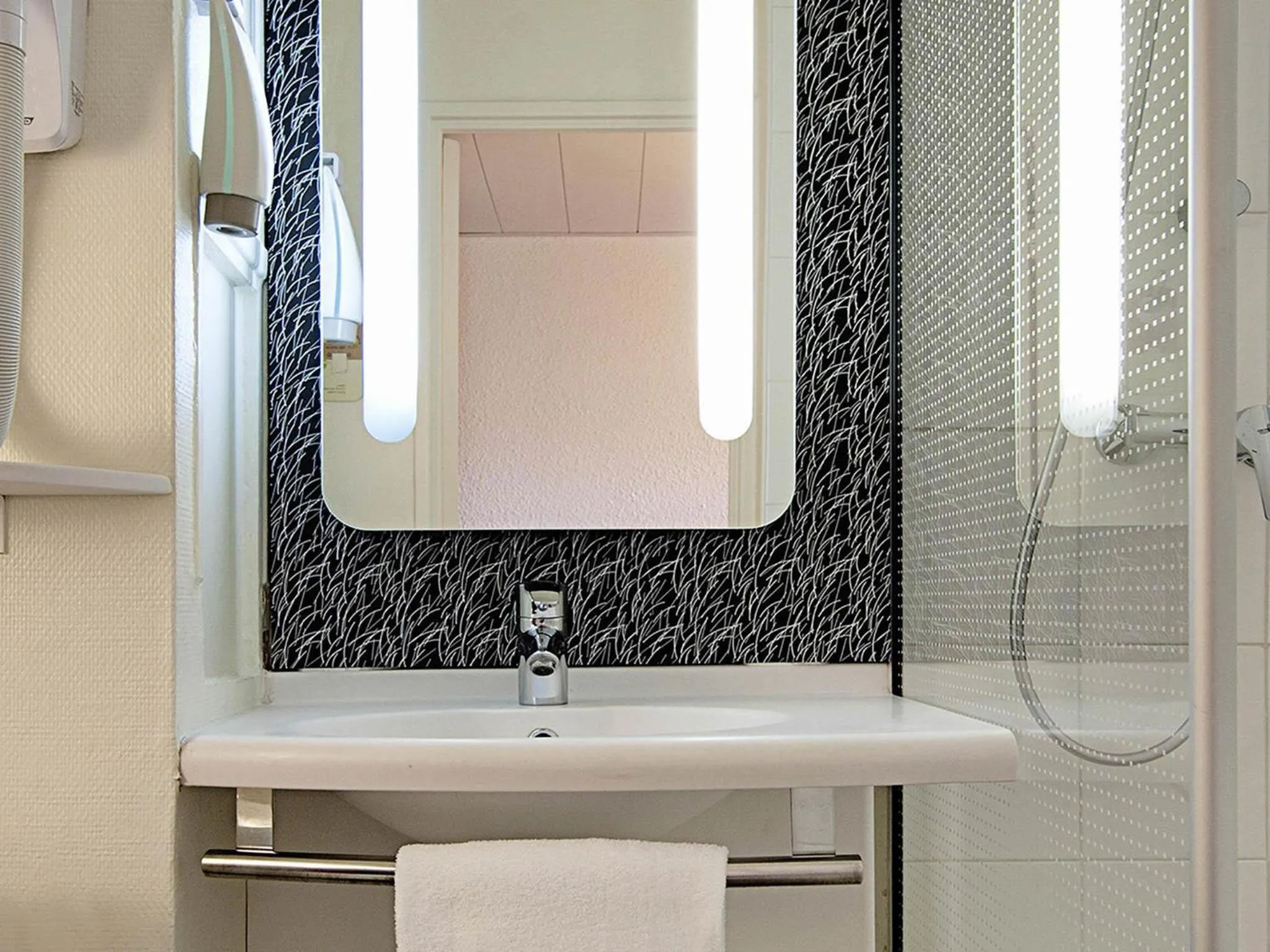 Standard Twin Room in ibis Lorient Centre Hôtelier