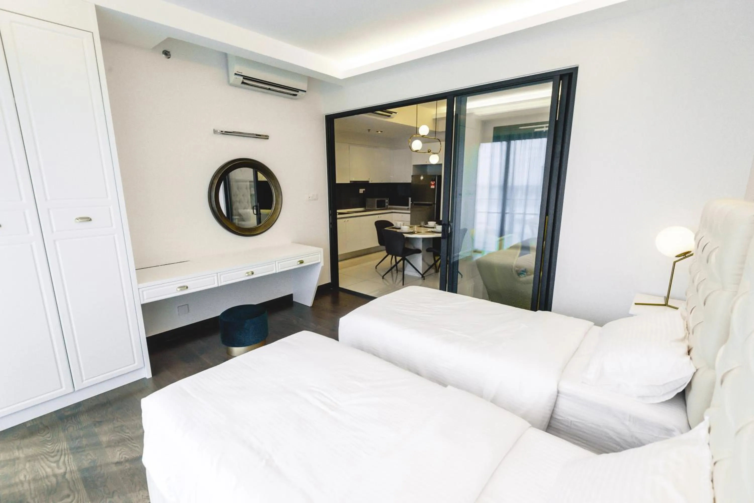 Superior Twin Room with Sea View in Stay @ Almas Puteri Harbour