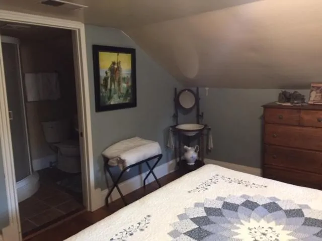 Deluxe Queen Room in Willard Richards Inn