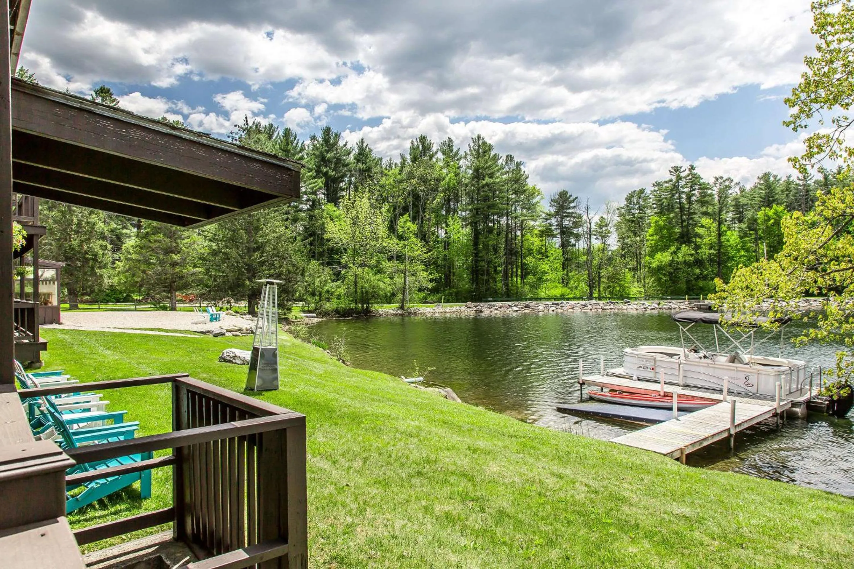 Superior King Room with Lake View in The Black Swan Lee - Lenox, an Ascend Collection Hotel