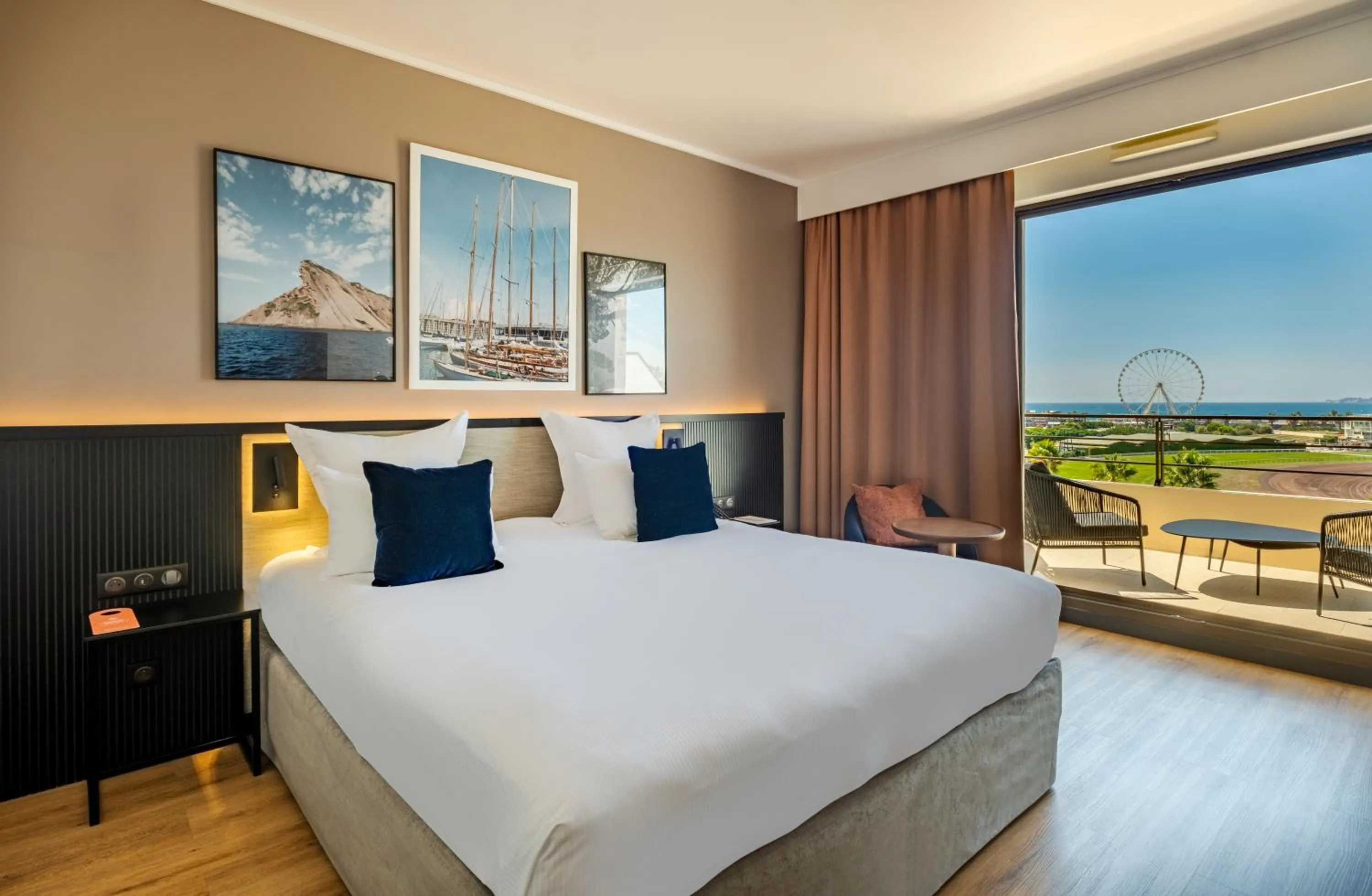 Deluxe Double Room with Terrace in Hôtel Villa Massalia