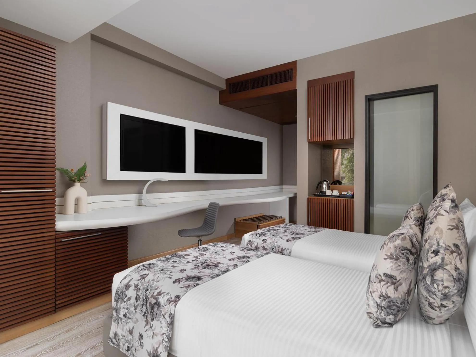 Deluxe Twin Room - single occupancy in The Atara Near Golf Course Road