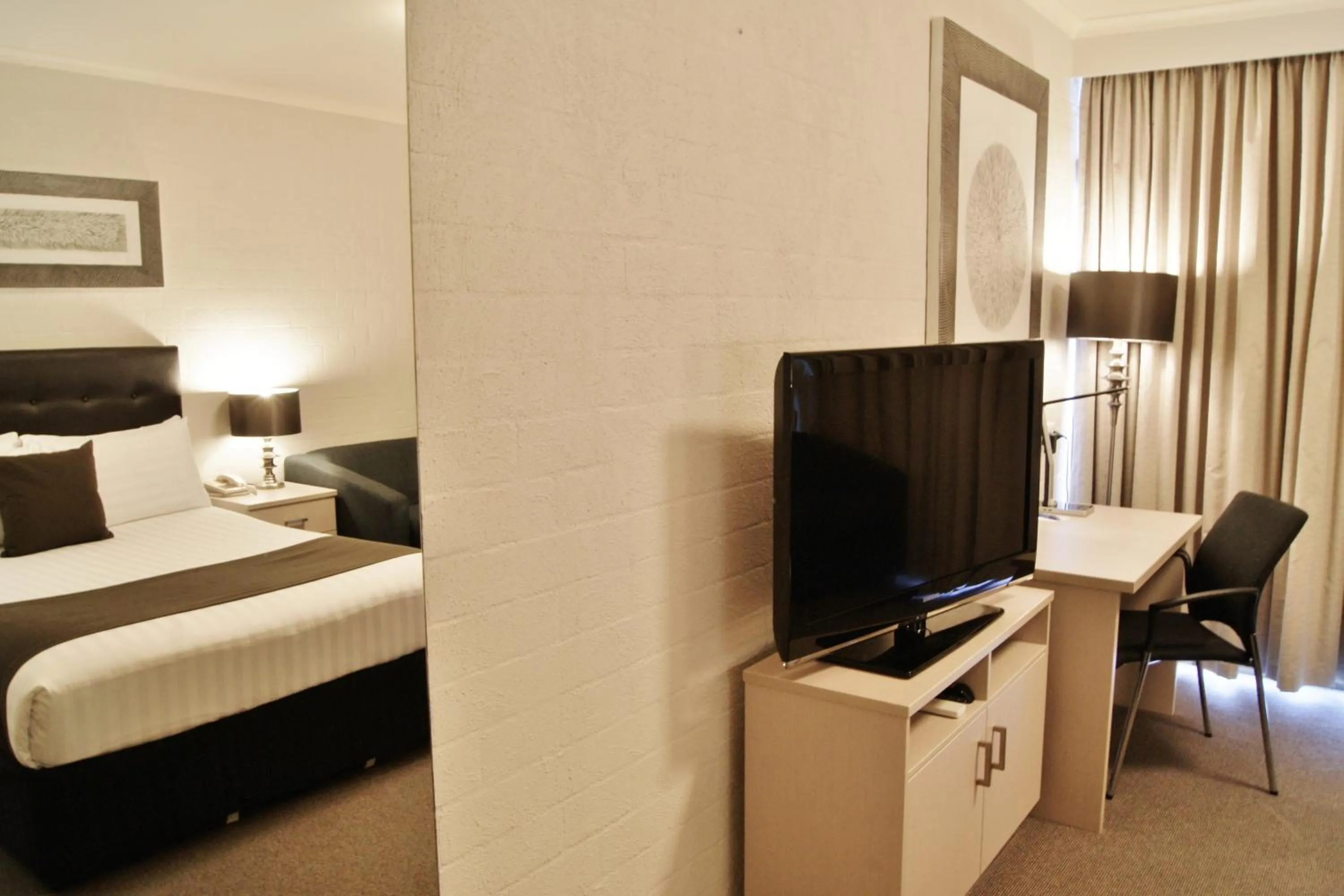 One-Bedroom Deluxe Apartment - Non Pet Friendly in Pavilion Hotel Wagga Wagga