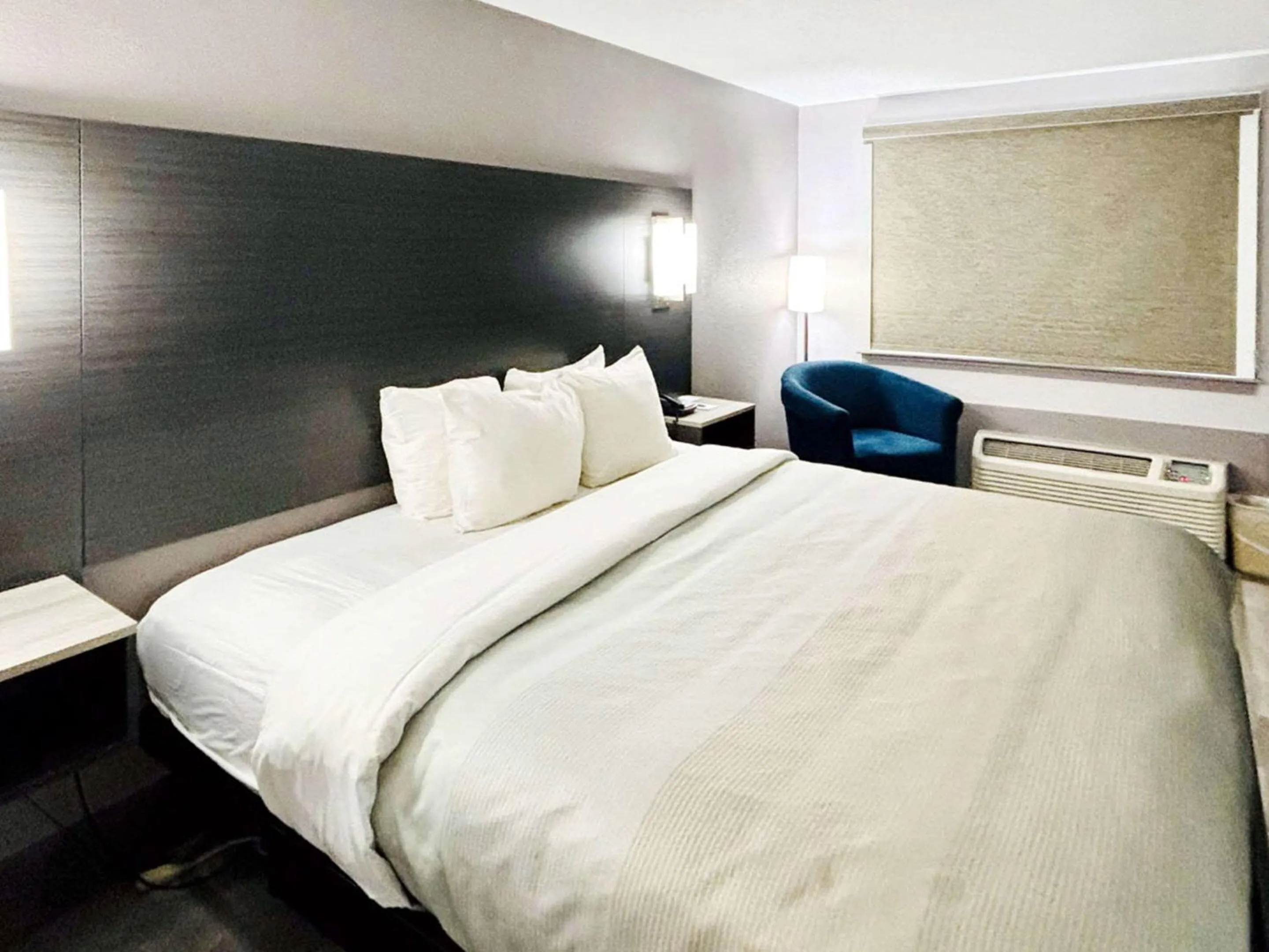 Non-Smoking - King Room in Quality Inn Raynham - Taunton