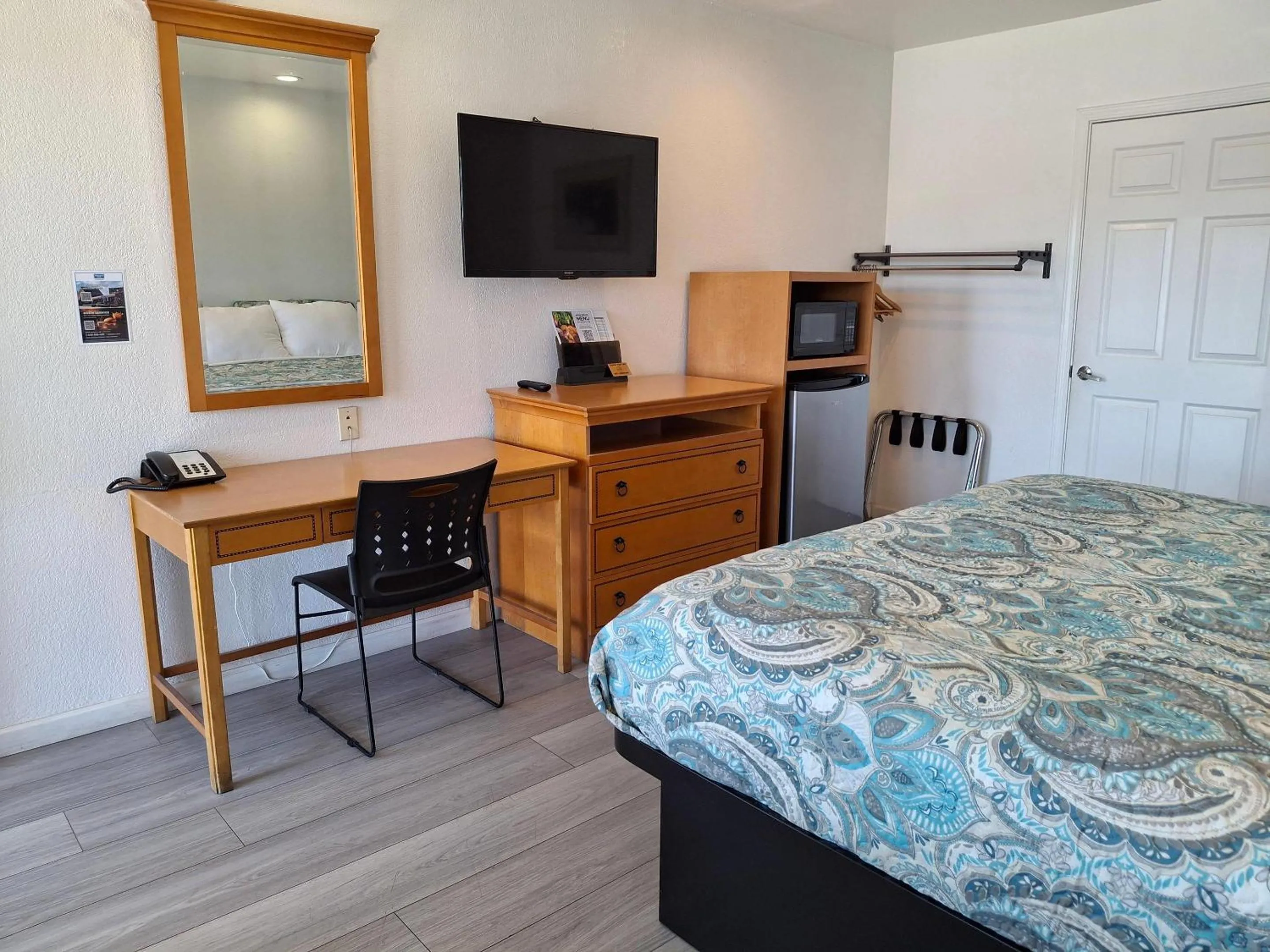 King Room - Accessible  in Rodeway Inn Alameda-Oakland