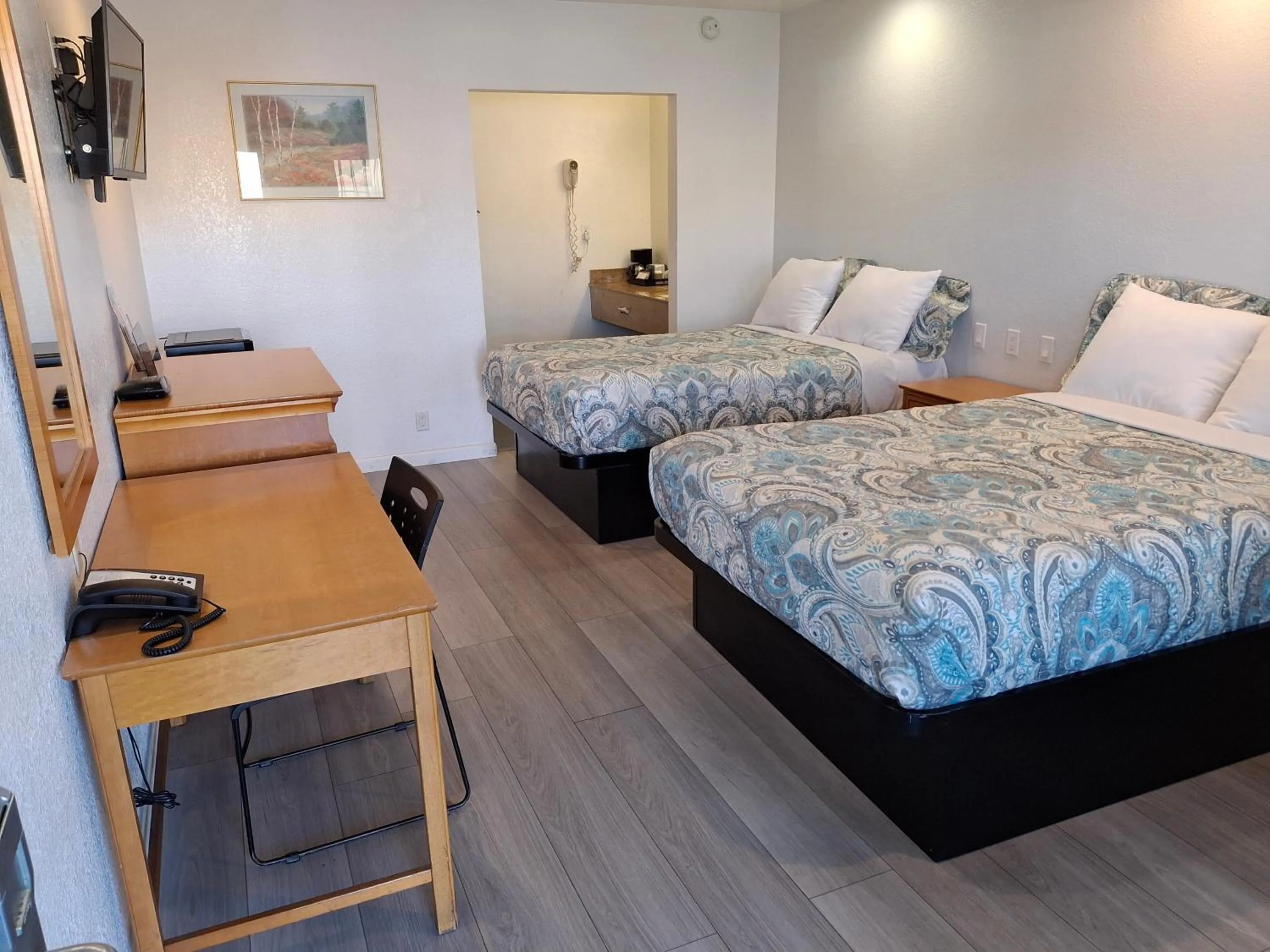 Double Room with Two Double Beds - Smoking in Rodeway Inn Alameda-Oakland