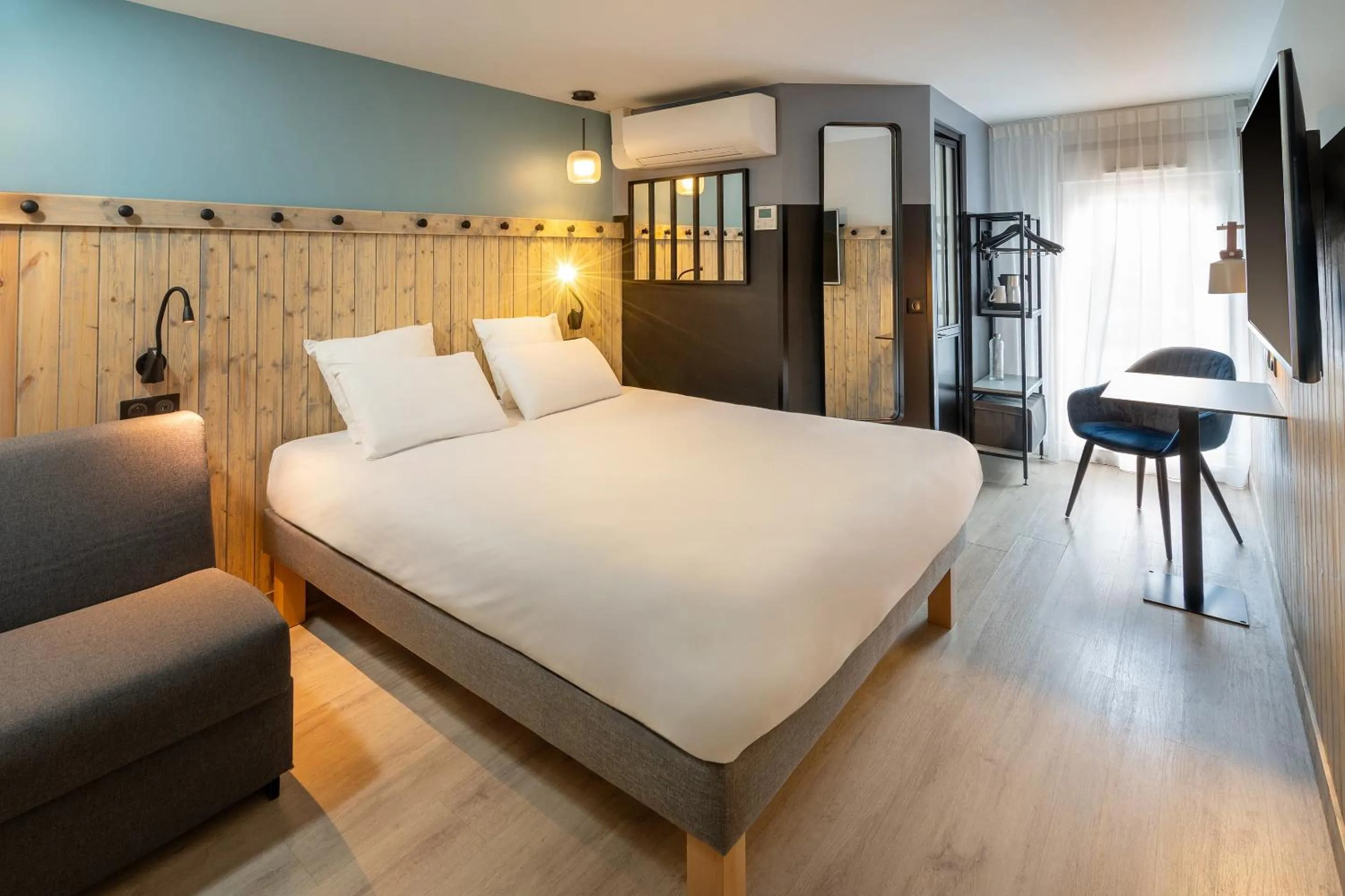Standard Queen Room with Sofa Bed - Non-Smoking in Best Western Bourgoin Jallieu