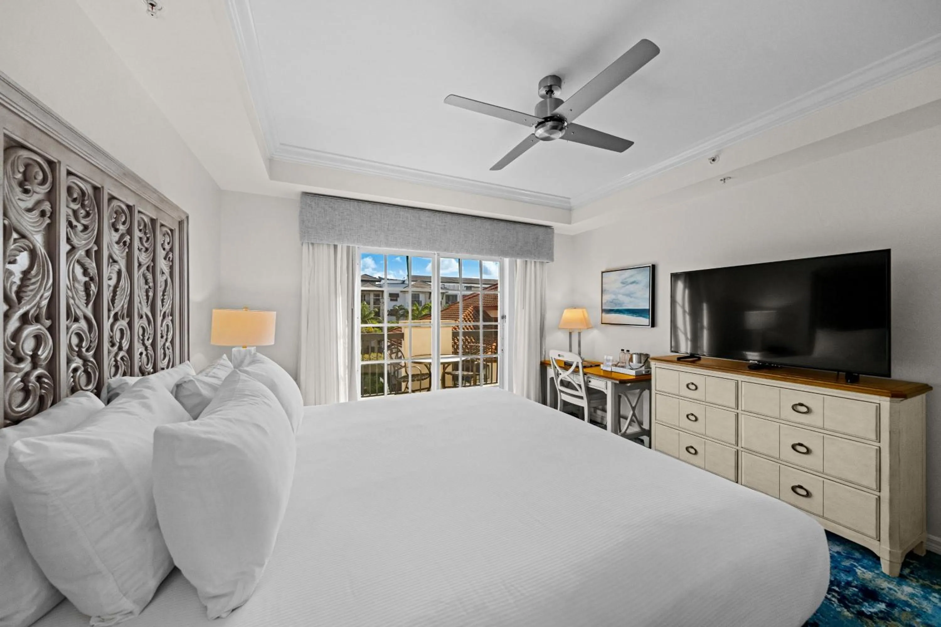 Studio King Bed with Pool View in Bellasera Resort