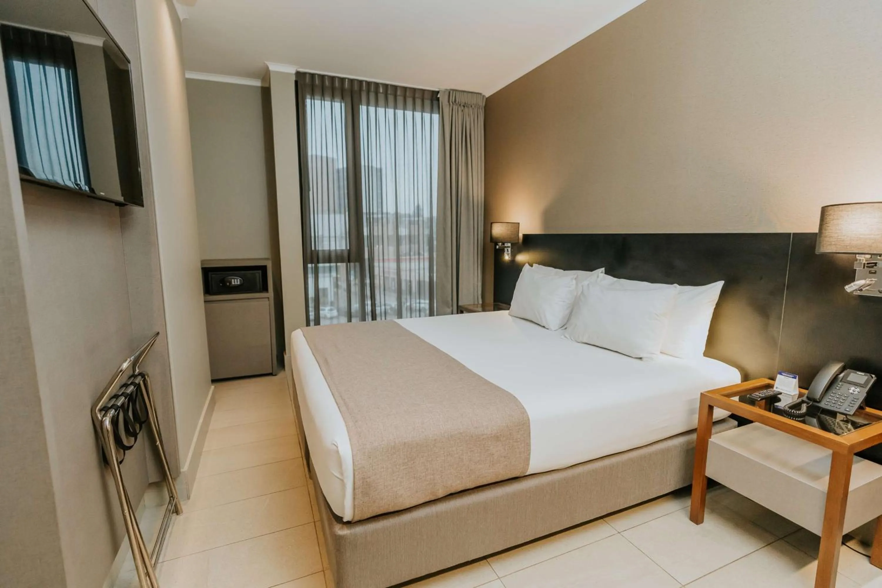 Standard King Room in Best Western Ferrat