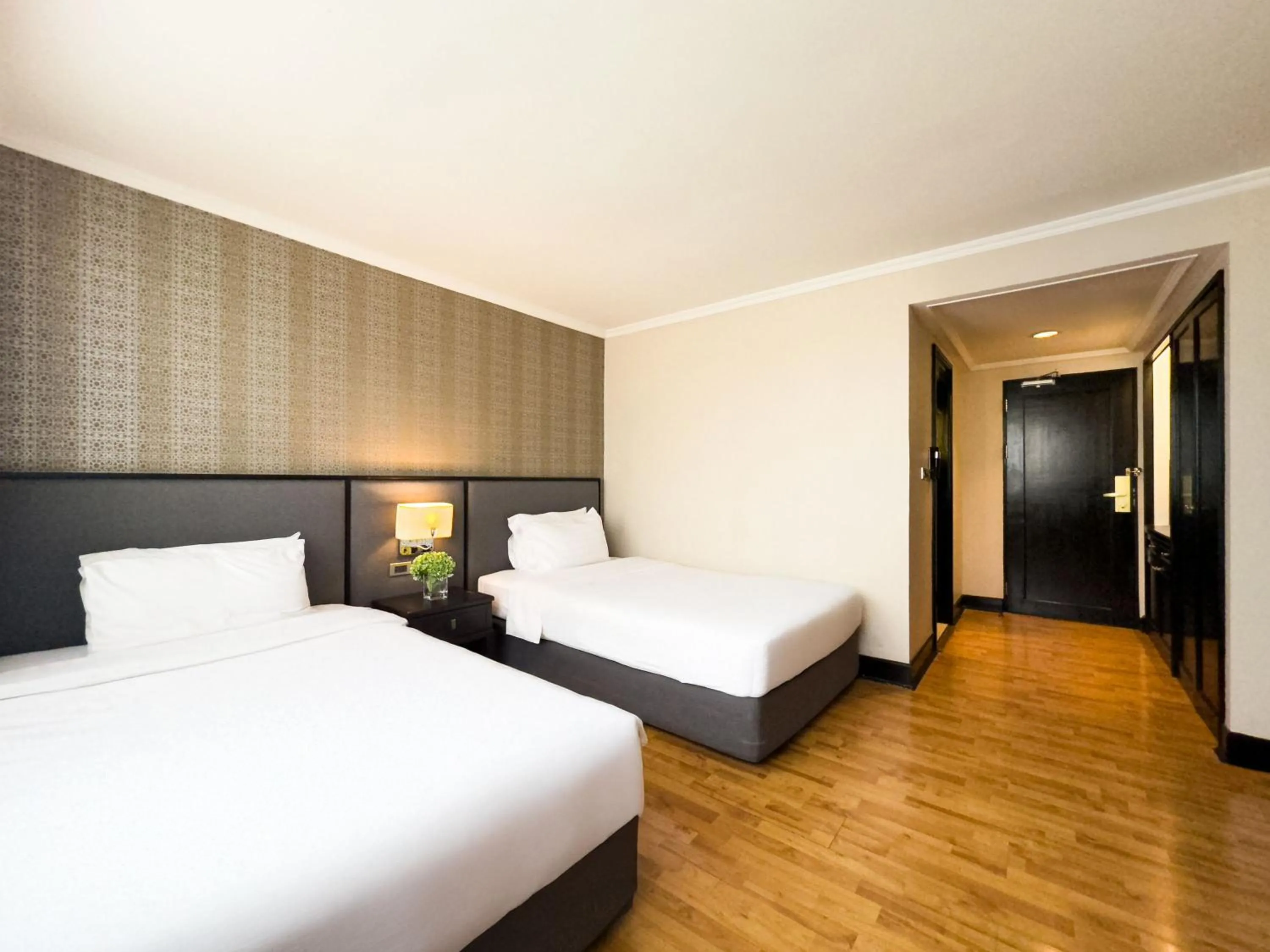 Grand Twin Suite in Rembrandt Residences Bangkok