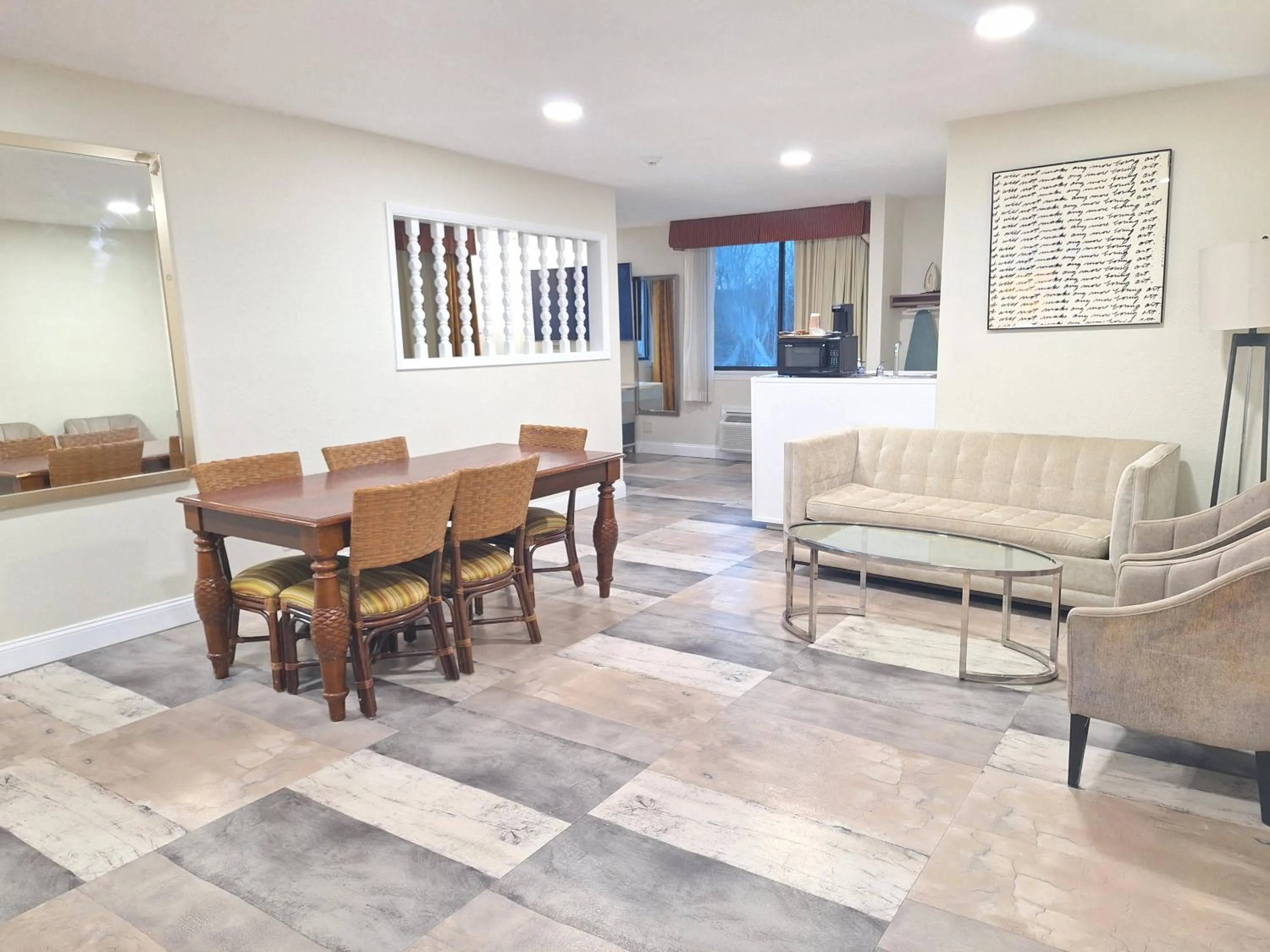 King Studio Suite - Non-Smoking in Travelodge by Wyndham Indianapolis Speedway