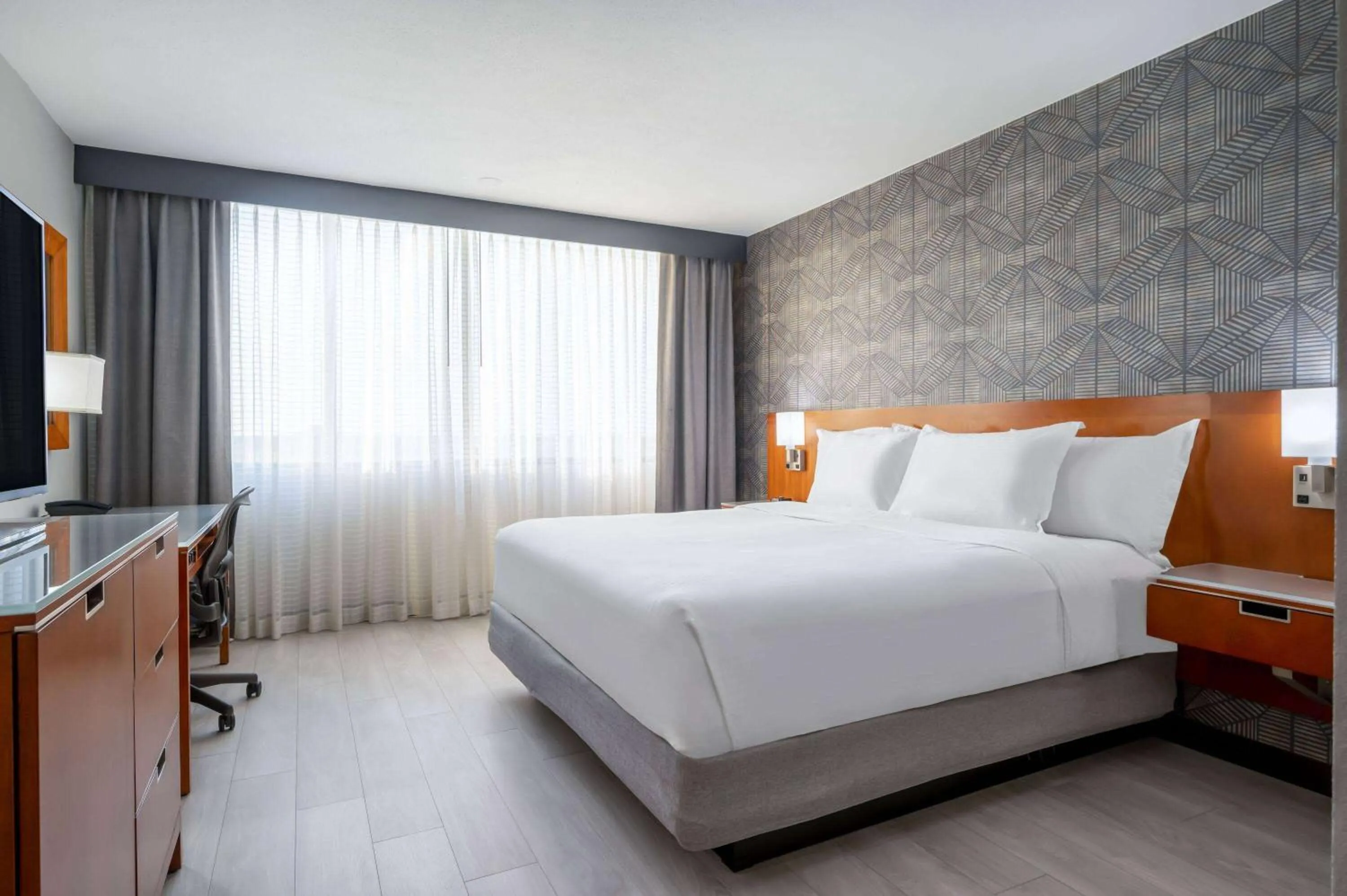 Premier King Room in Wyndham Indianapolis Airport