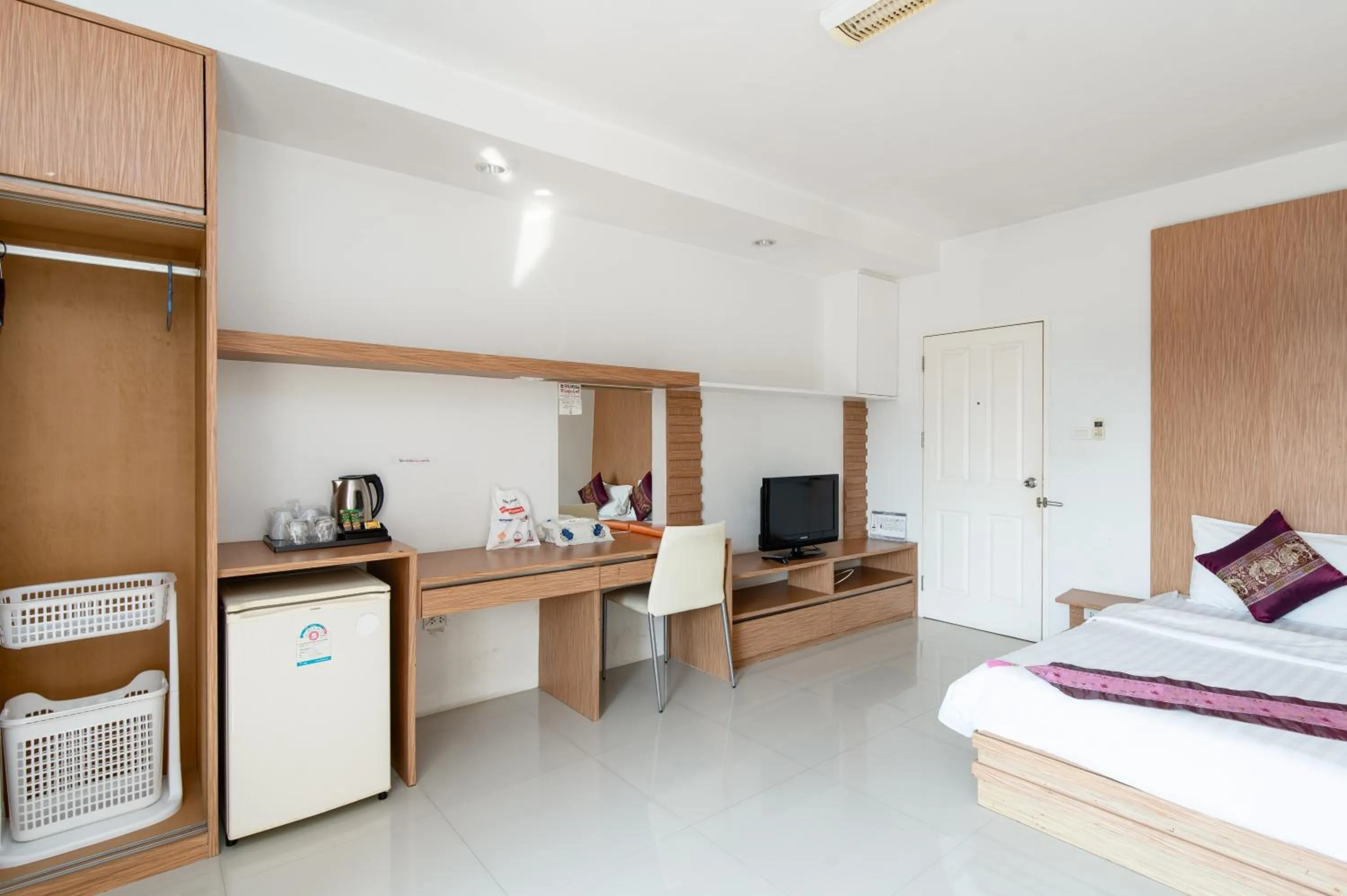 Superior Double Room in Riski Residence Ngamwongwan