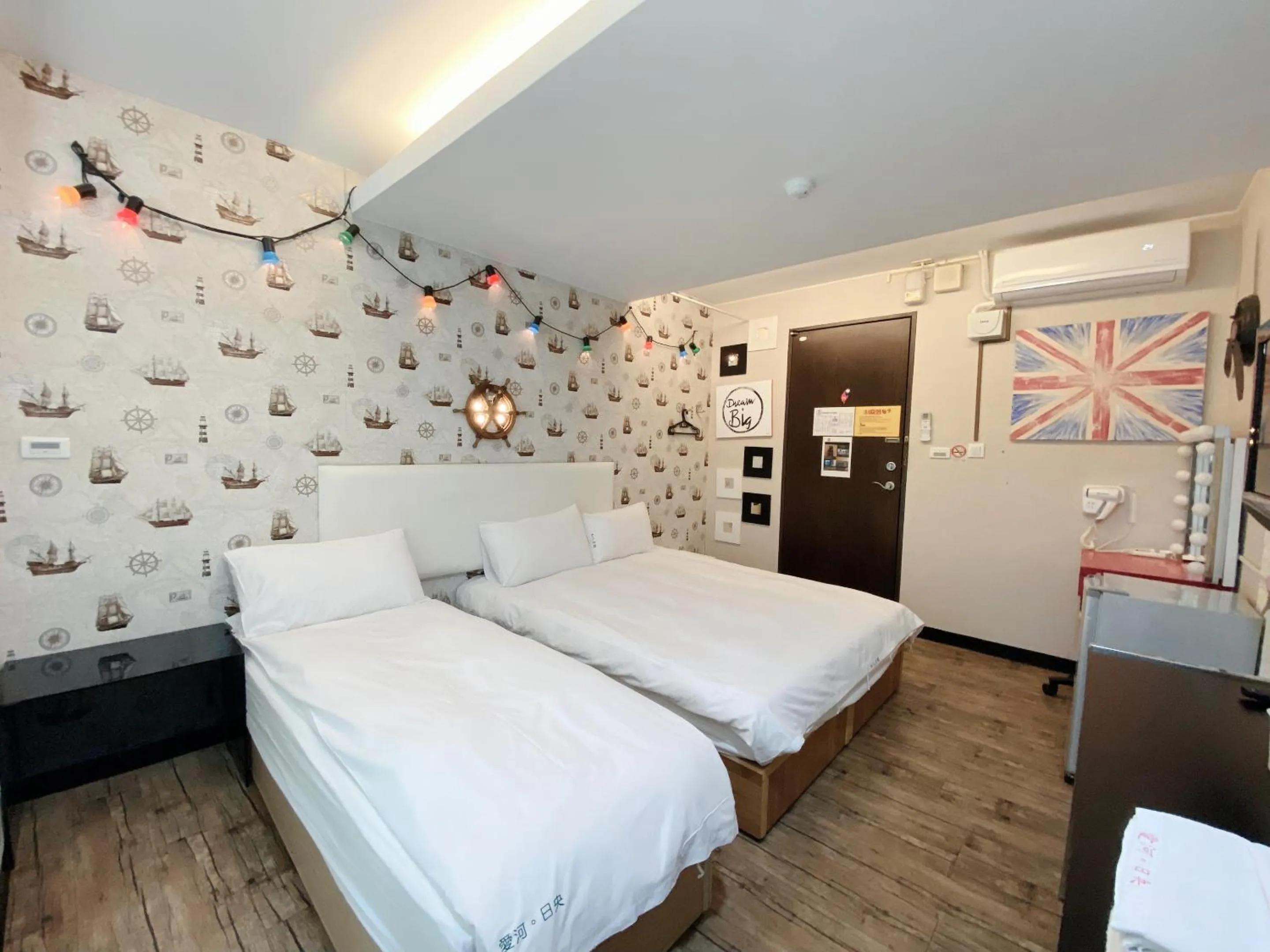 Triple Room with Bath in Love River Inn 愛河日央