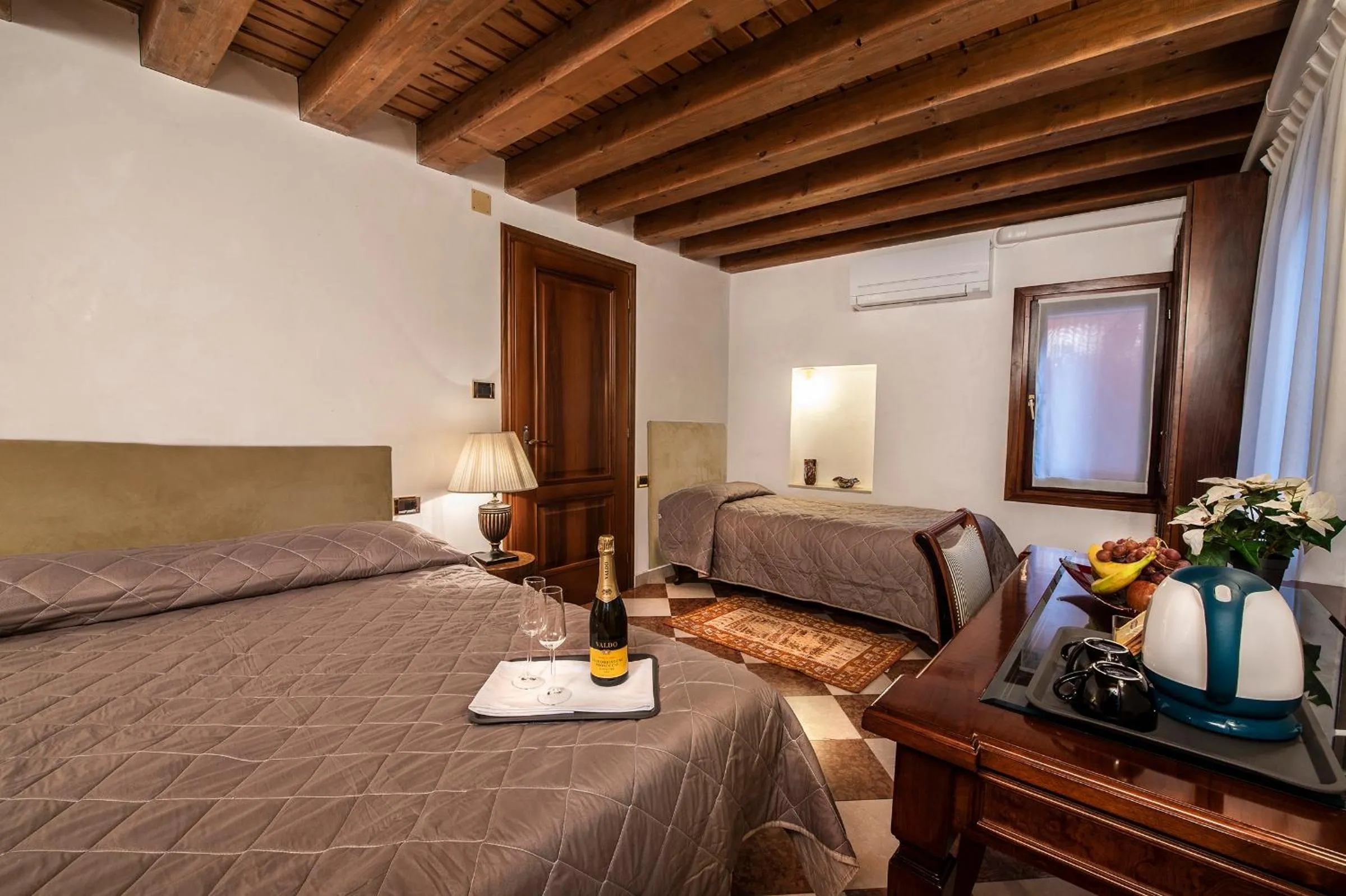 Standard King Room in Anzolo Palace - Rooms & Apartments