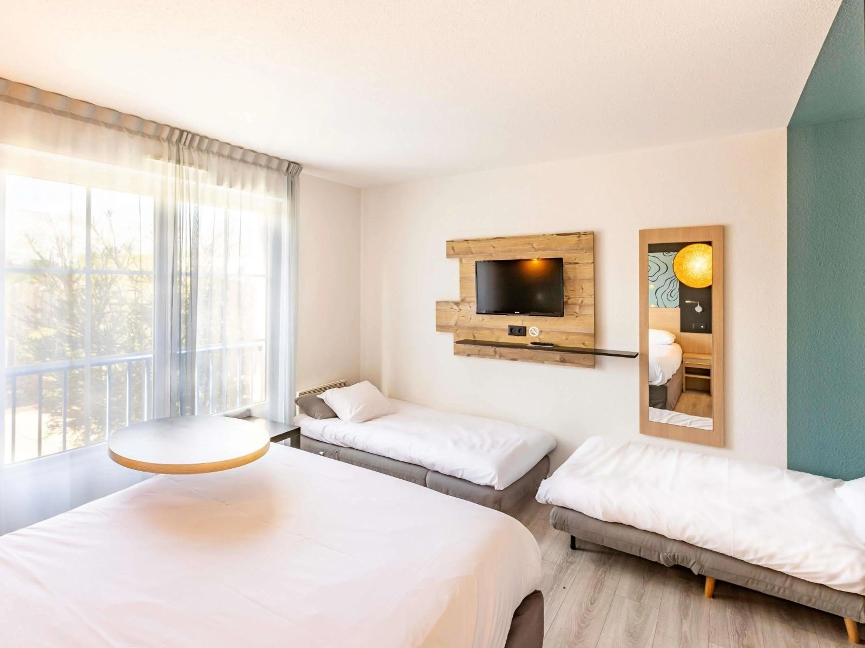 Standard Room with One Double Bed and Two Sofas in ibis Styles Marennes d'Oléron