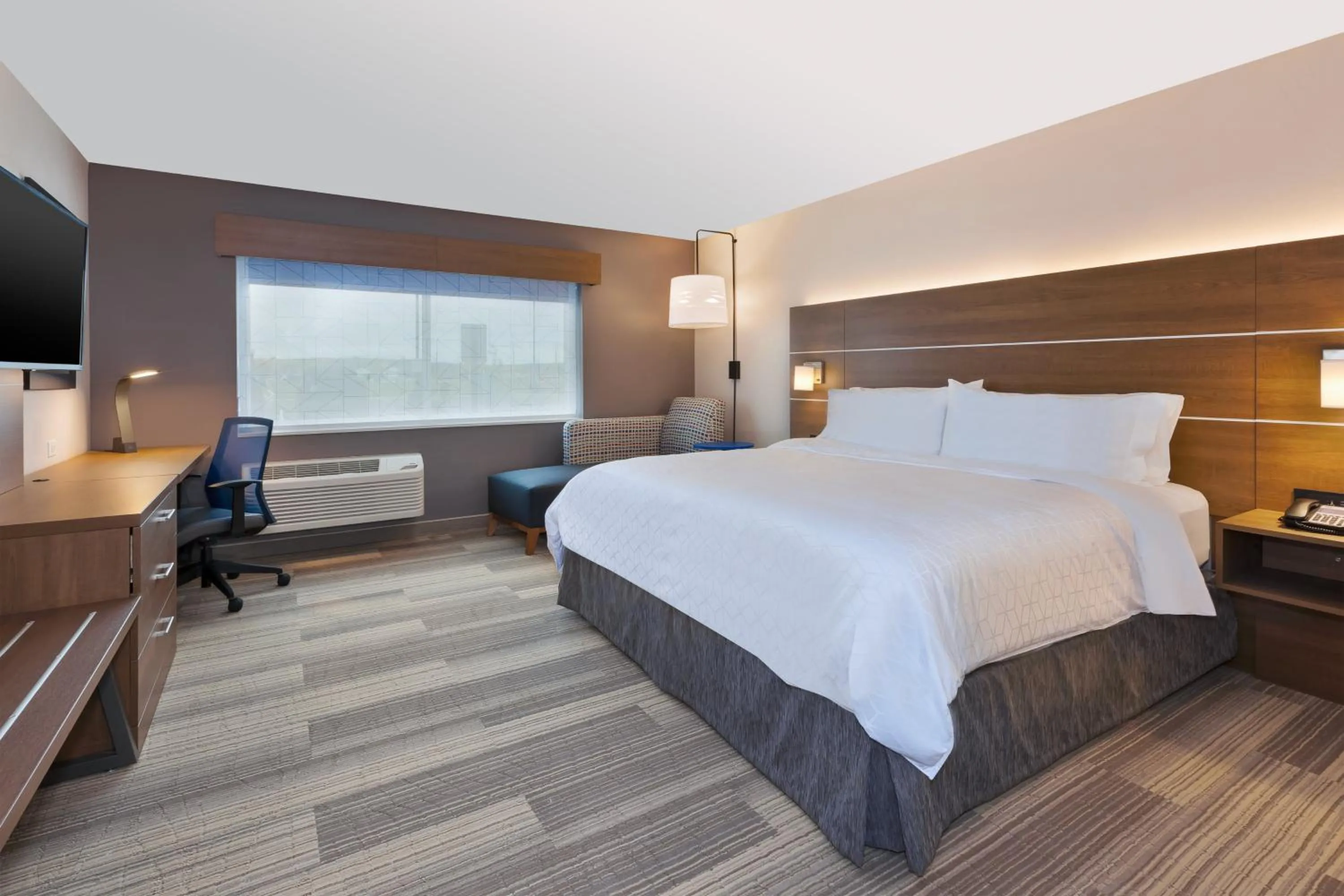King Room - Hearing Accessible in Holiday Inn Express- Eau Claire West I-94 by IHG