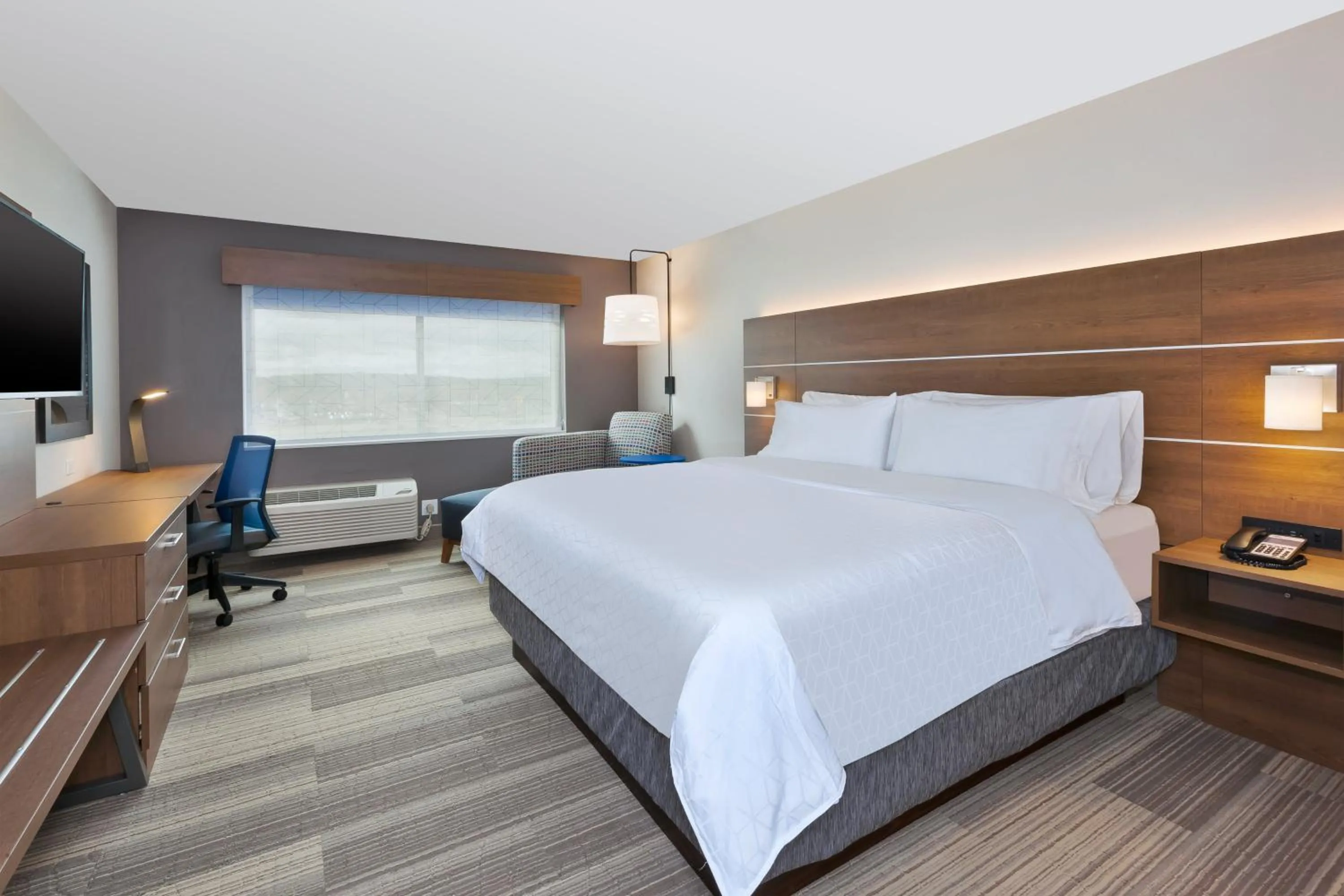 Standard King Room in Holiday Inn Express- Eau Claire West I-94 by IHG